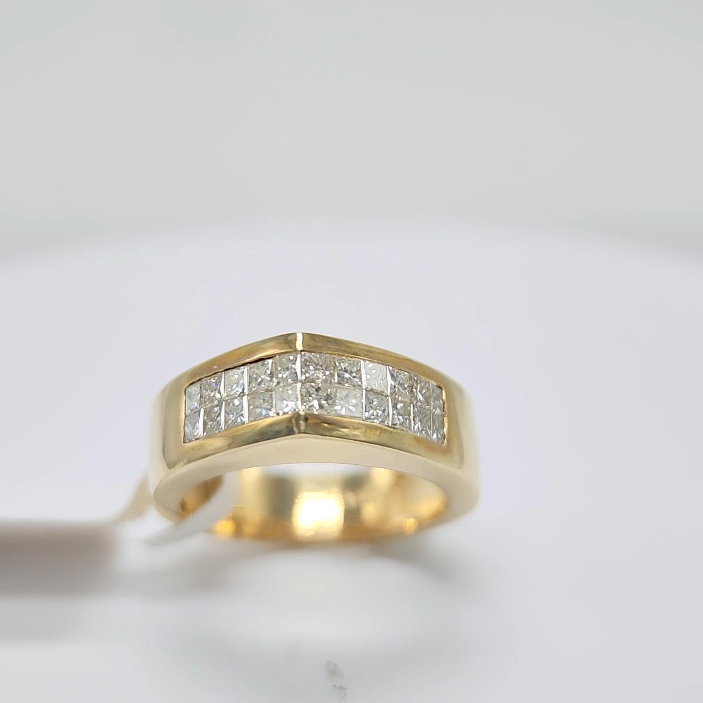 Bague en or jaune 14 carats diamant Dome Cluster monture invisible. en vente 13