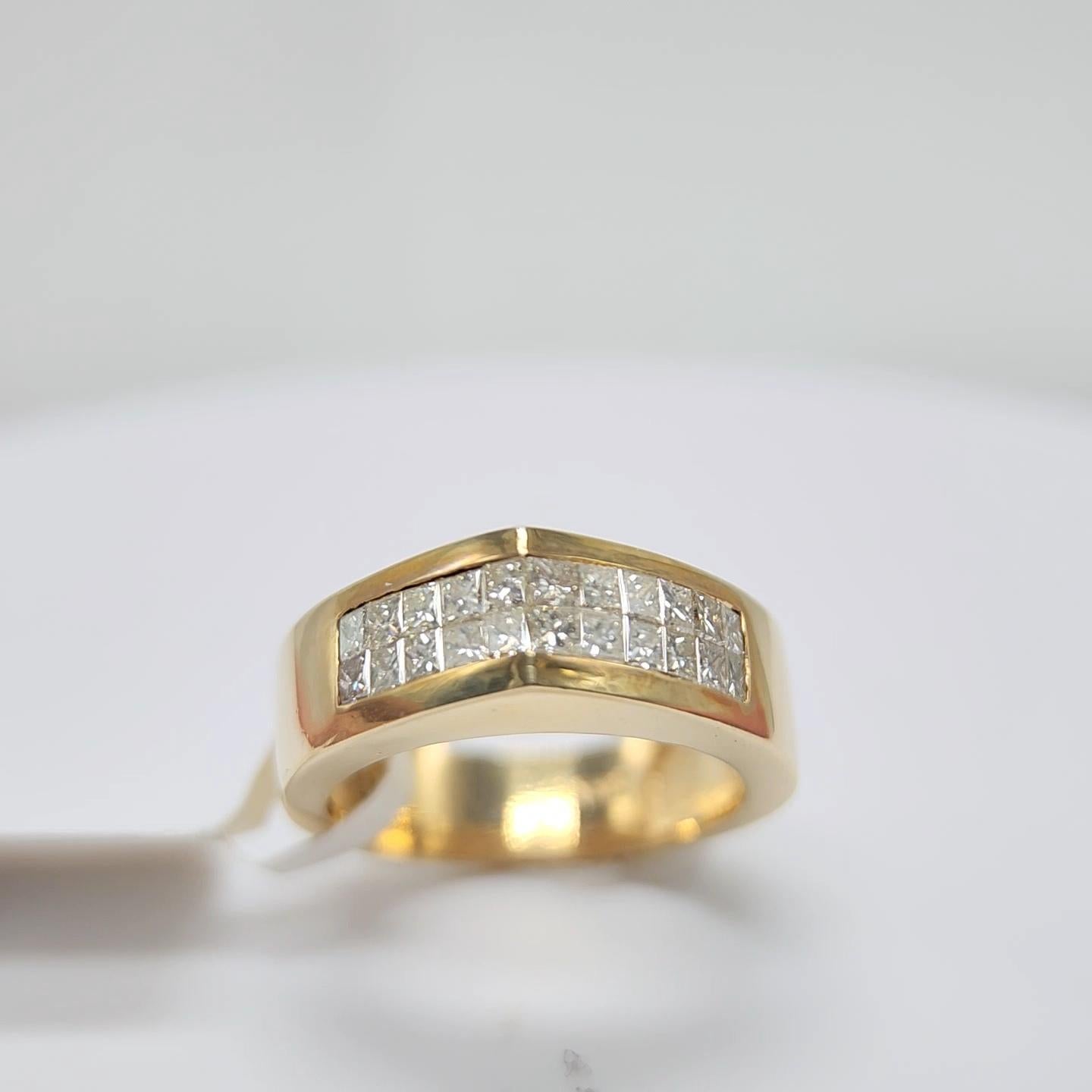 Bague en or jaune 14 carats diamant Dome Cluster monture invisible. Pour femmes en vente