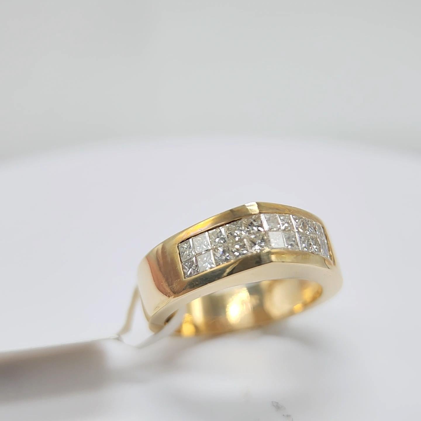 Bague en or jaune 14 carats diamant Dome Cluster monture invisible. en vente 1