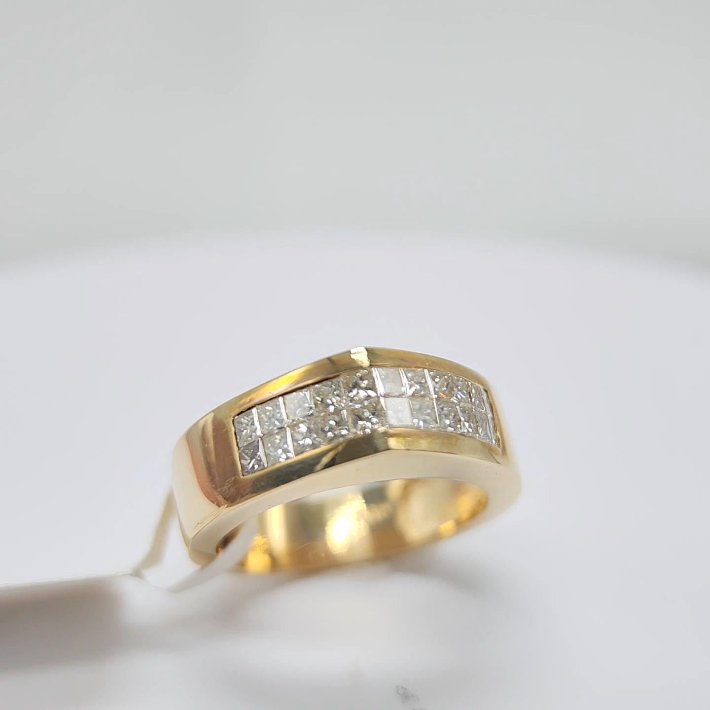 Bague en or jaune 14 carats diamant Dome Cluster monture invisible. en vente 4