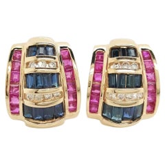 Pendientes Omega de Oro Amarillo de 14 Kilates con Zafiro Diamante y Rubí