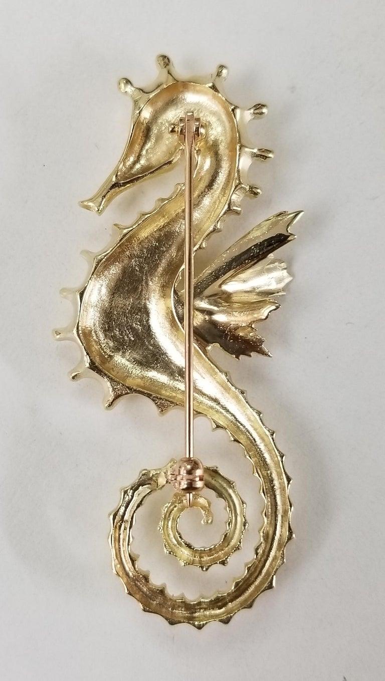 Épingle Sea Horse en or jaune 14 carats et diamants Unisexe en vente
