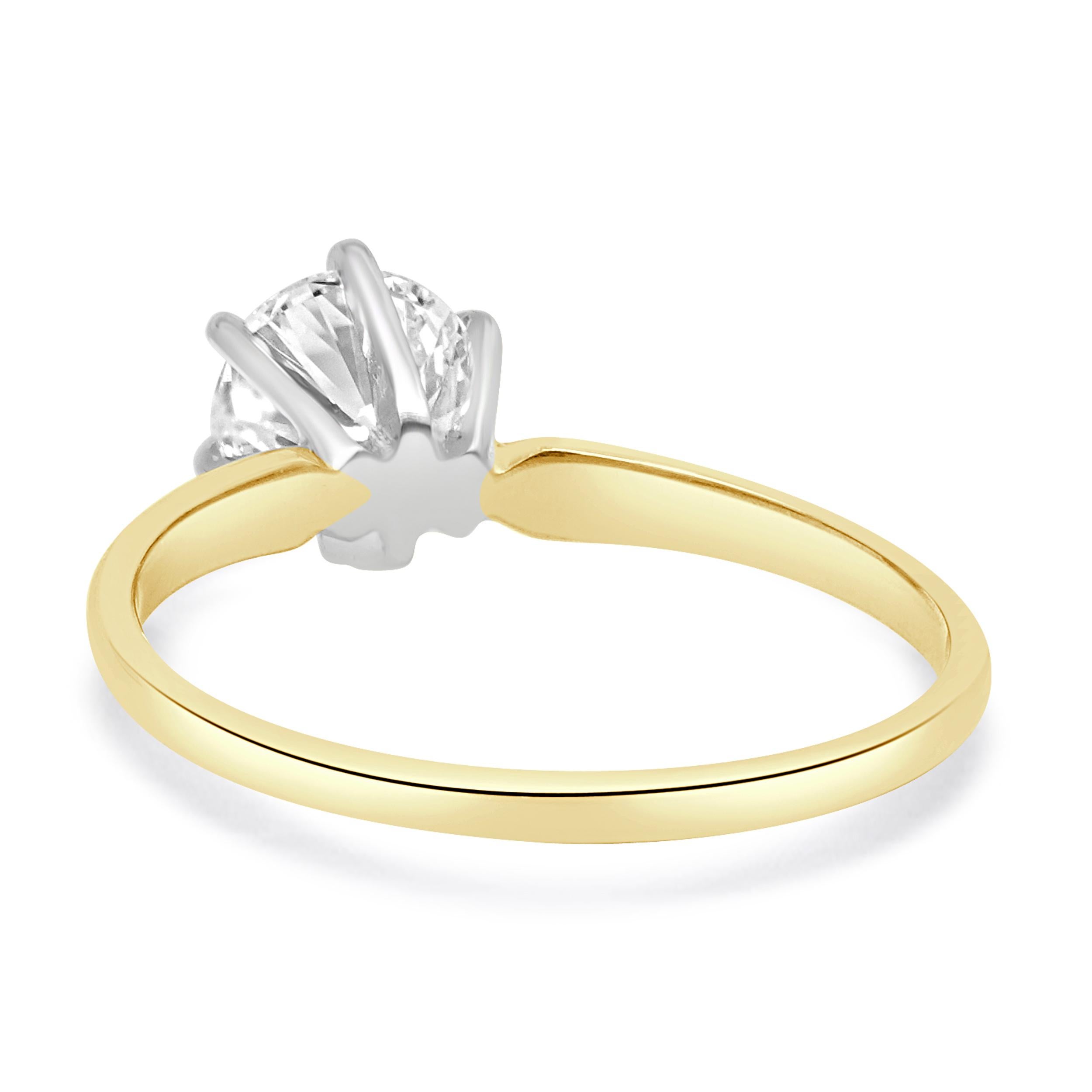 Taille ronde Bague de fiançailles solitaire en or jaune 14 carats avec diamant en vente