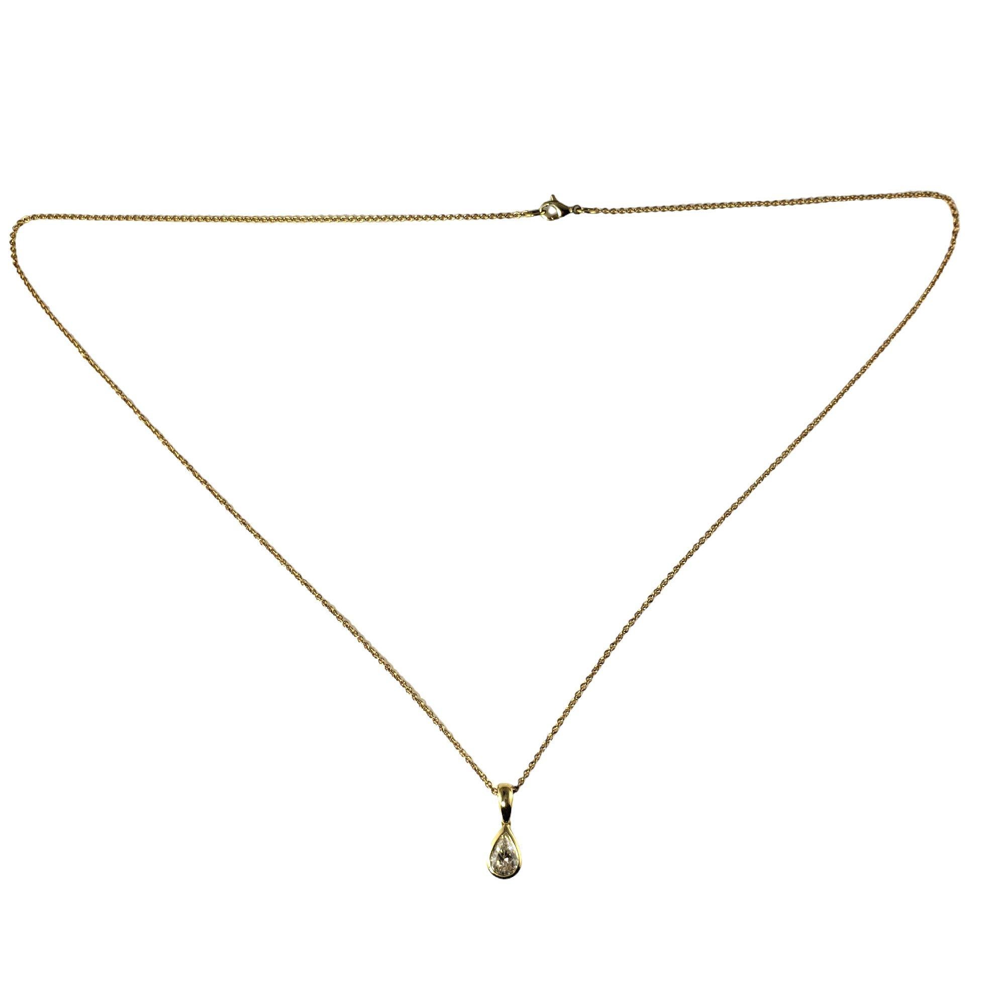 Collar Solitario Vintage de Diamantes en Oro Amarillo de 14 Kilates Certificado JAGi-

Este precioso colgante tiene un diamante en forma de pera engastado en oro amarillo clásico de 14 quilates.

Peso del diamante: 0,92 ct.

Color del diamante: