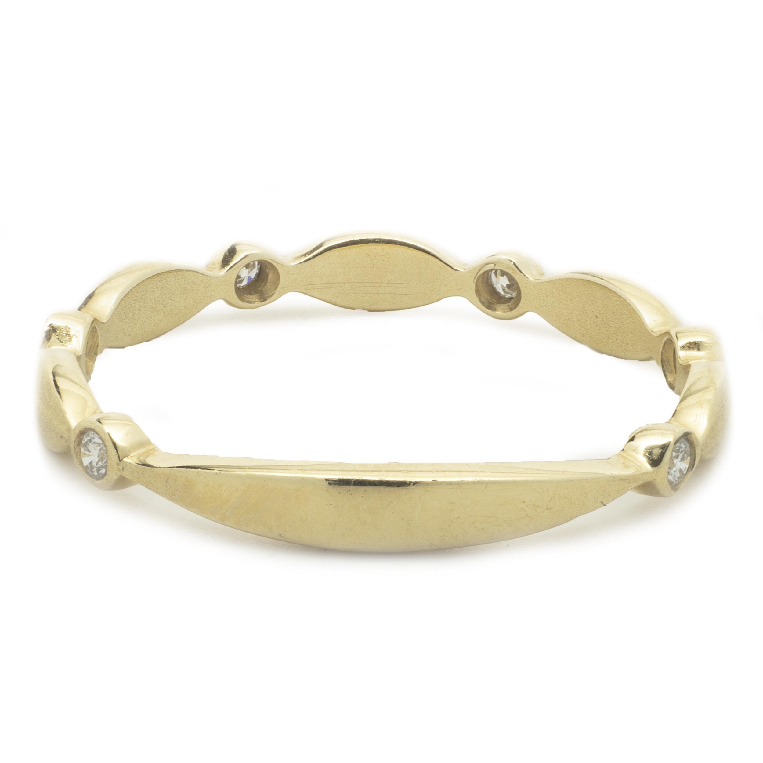 Bague à anneau empilable en or jaune 14 carats avec diamants Excellent état - En vente à Scottsdale, AZ
