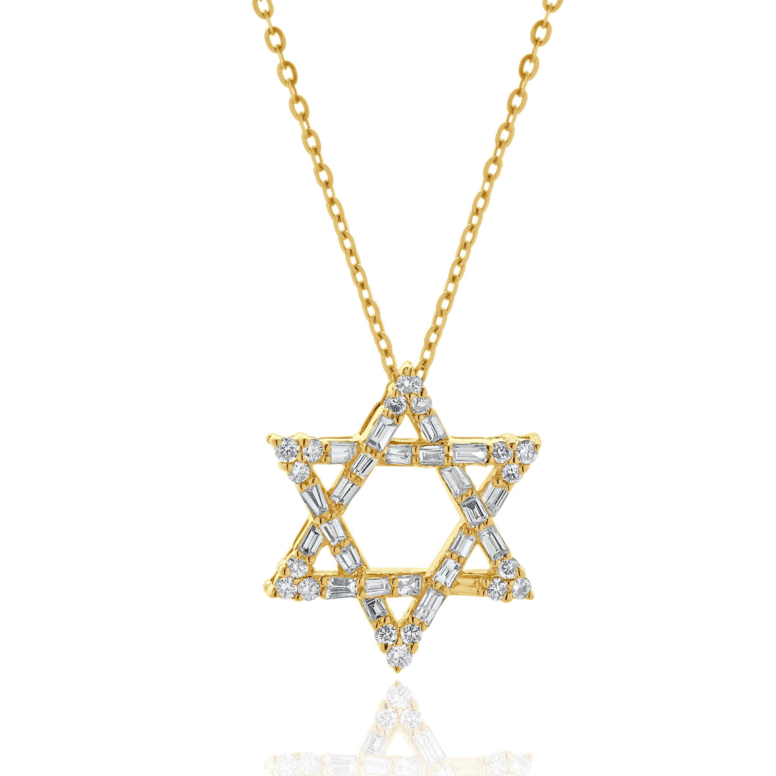 Designer : design personnalisé
Matériau : Or jaune 14K
Diamant : 18 diamants ronds de taille brillant = 0,20cttw
Couleur : J
Clarté : SI2
Diamant : 24 tailles baguette = 0,72cttw
Couleur : I
Clarté : SI2
Dimensions : le collier mesure 18 pouces de