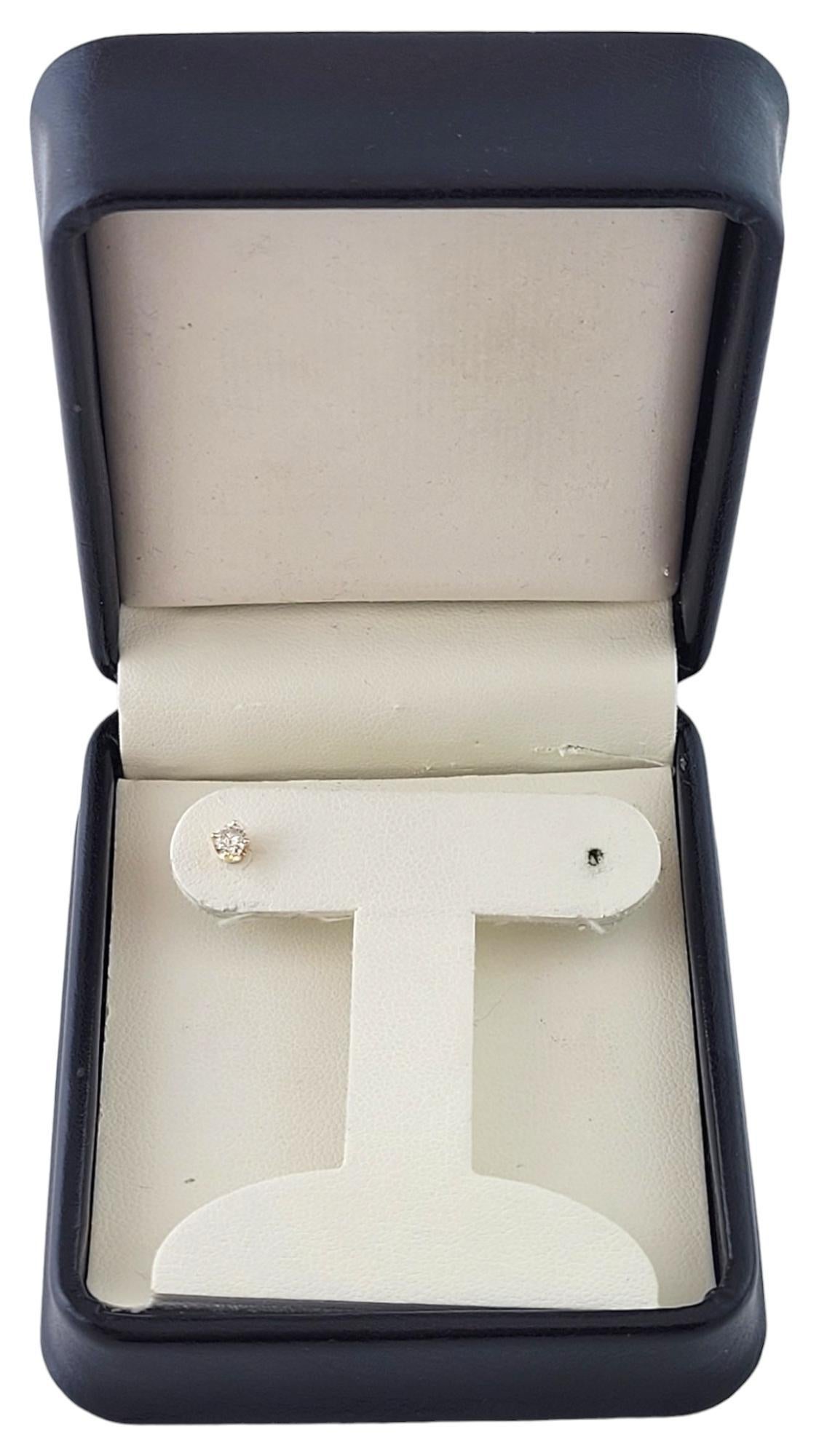 14 Karat Yellow Gold Diamond Stud Earring #17517 For Sale 1