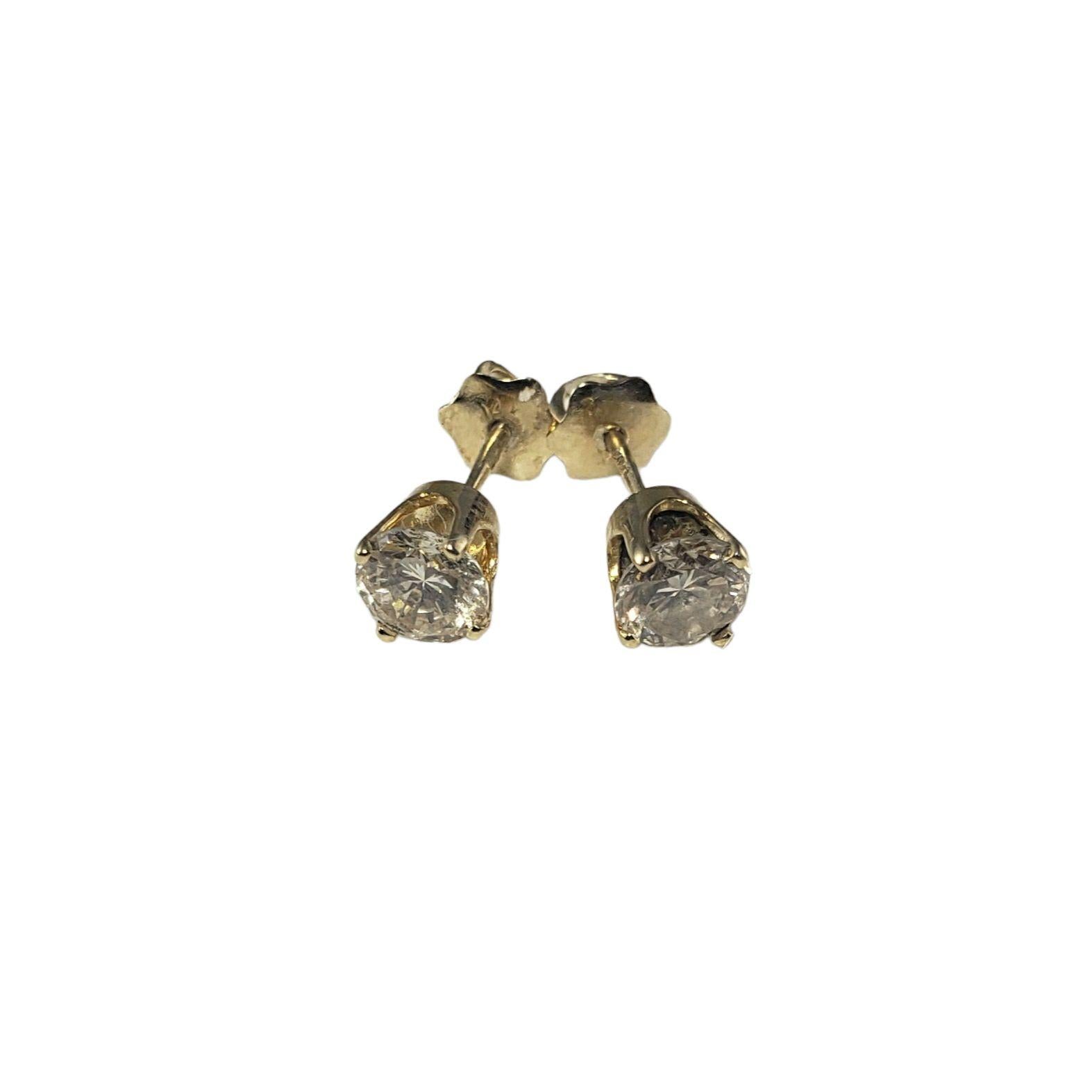 These sparkling stud earrings each features one round brilliant cut diamond set in classic 14K yellow gold.  Screw back closures.

Total diamond weight:  .84 ct.

Diamond color:  I-J

Diamond clarity:  SI1-SI2

Size: 5 mm

Weight:  .82 gr./  .52