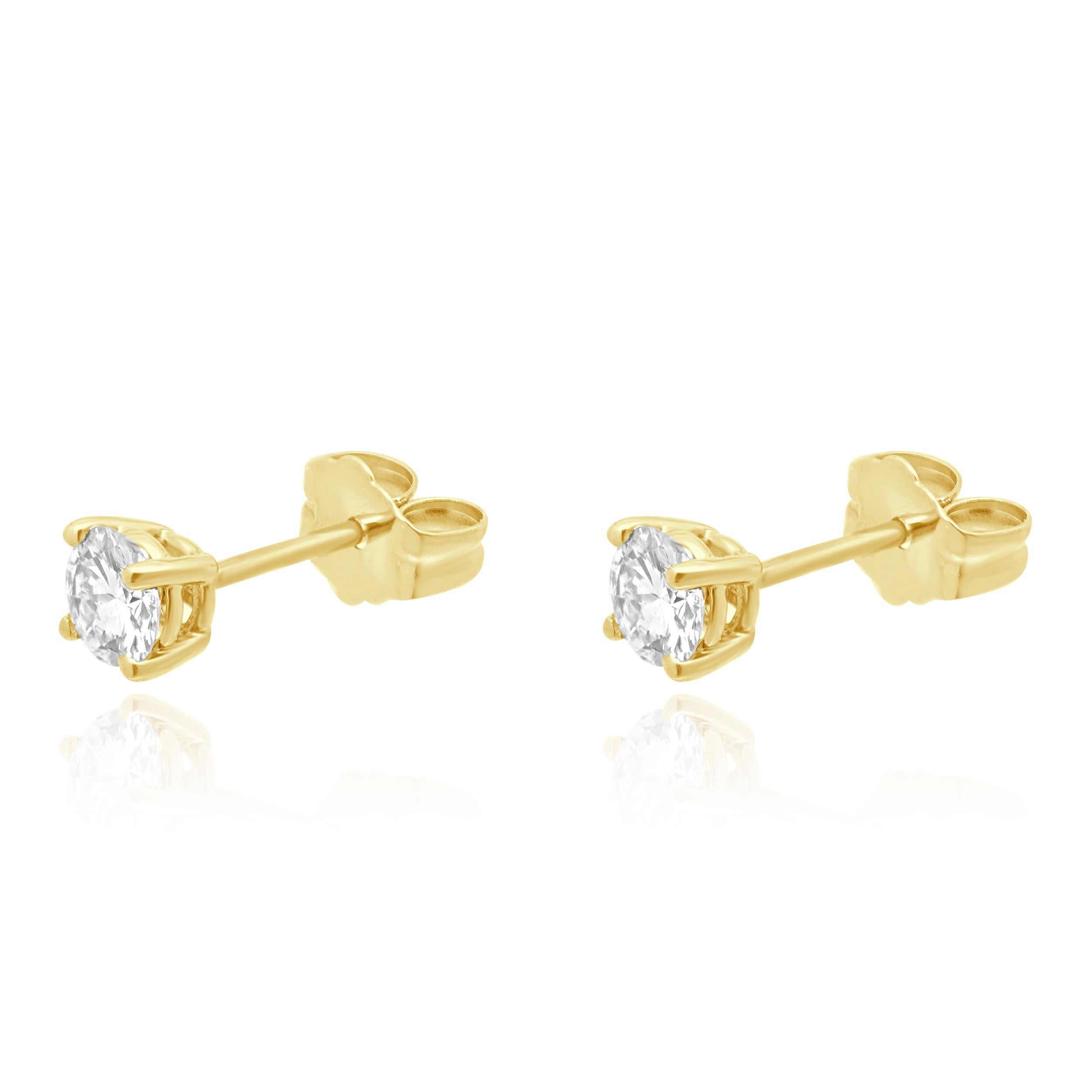 
Matériau : Or jaune 14k
Diamants : 2 diamants ronds de taille brillant = 0,42cttw
Couleur : I
Clarté : SI1-2
Poids : 0,67 grammes
