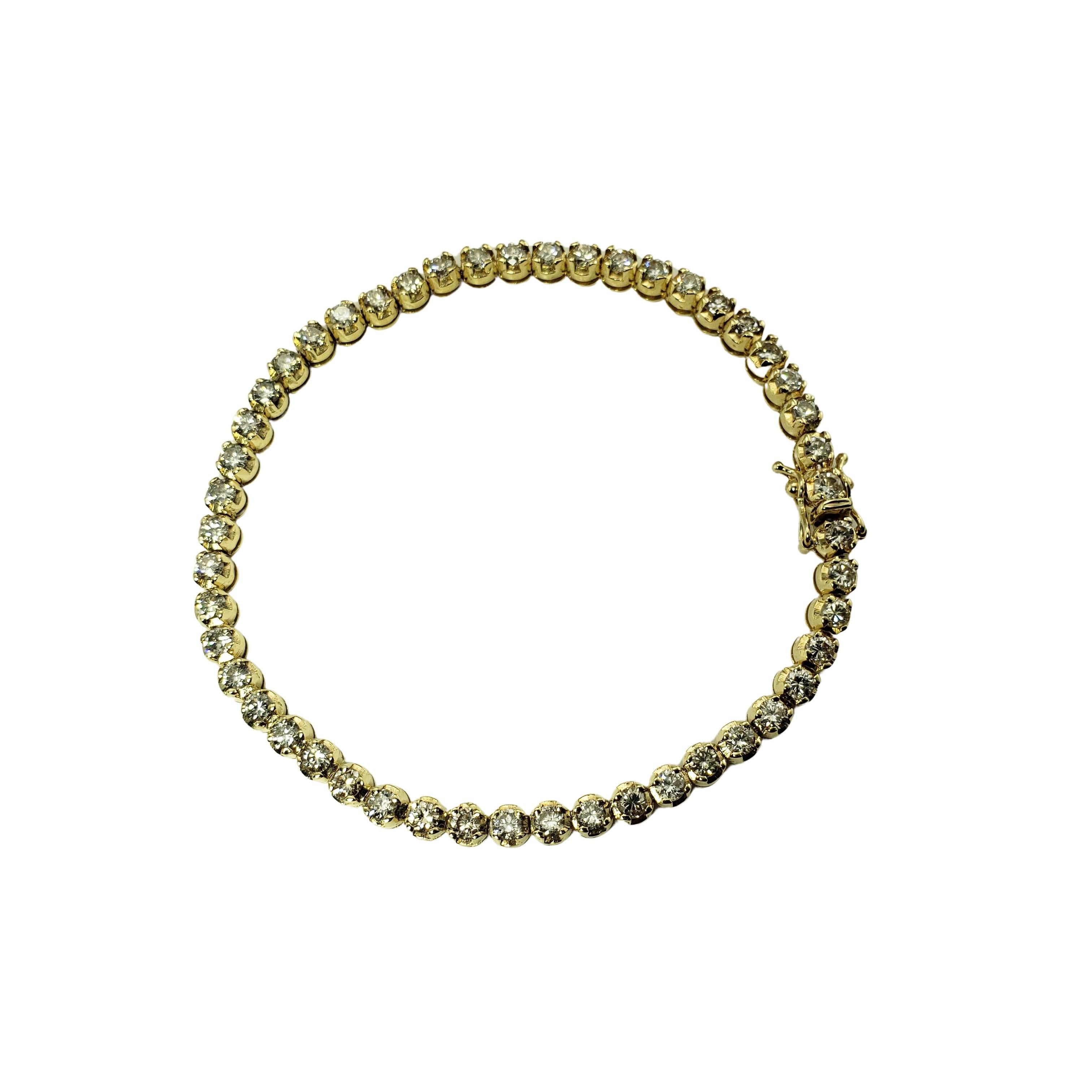 Women's 14 Karat Yellow Gold Diamond Tennis Bracelet 3.0 Total Carat Weight For Sale
