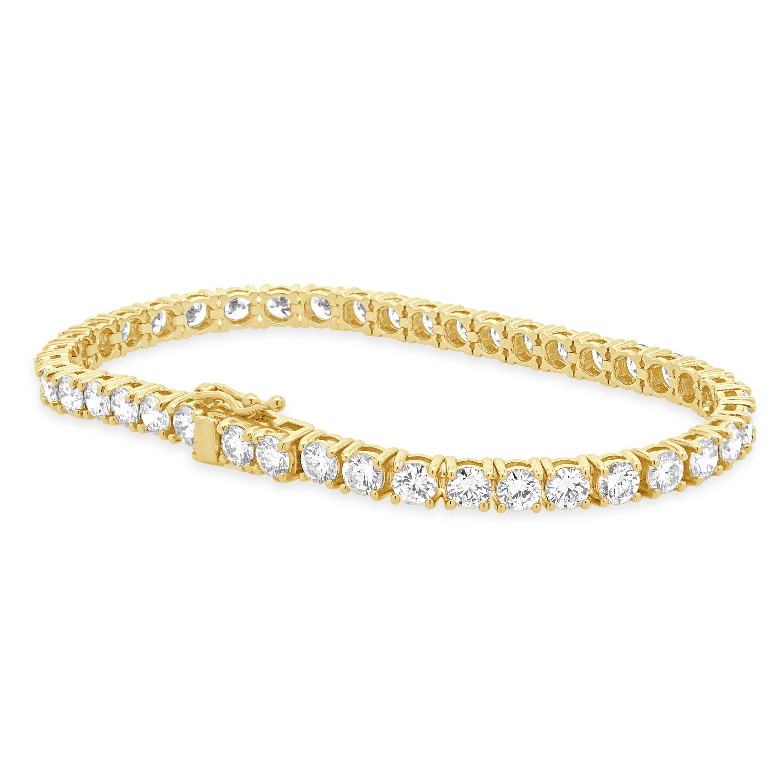 Diseñador: diseño personalizado
Material: oro amarillo de 14 quilates
Diamante: 42 talla brillante redonda = 8,10ctw
Color: G
Claridad: VS
Dimensiones: la pulsera se ajusta a una muñeca de hasta 7 pulgadas
Peso: 13,46 gramos
