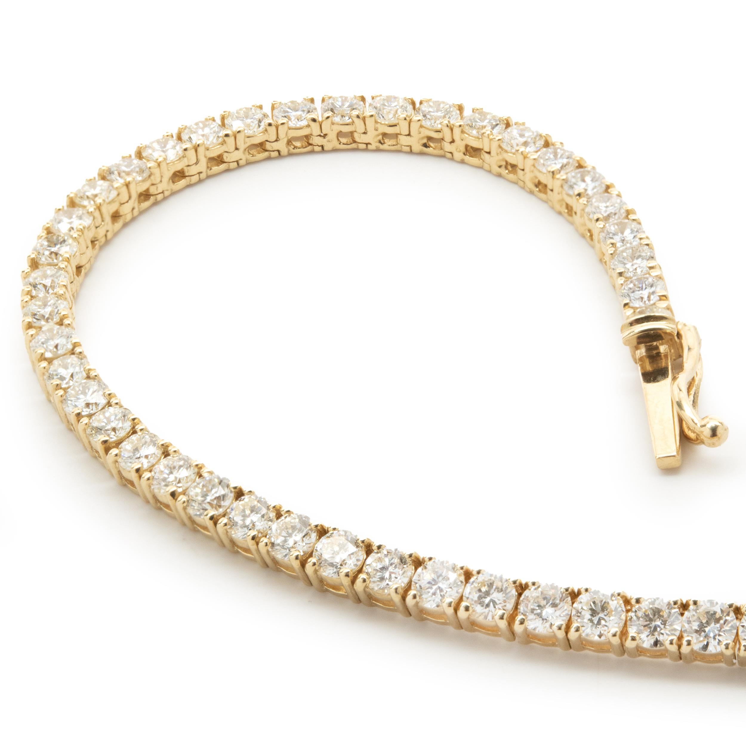 Round Cut 18 Karat Yellow Gold Diamond Tennis Necklace For Sale