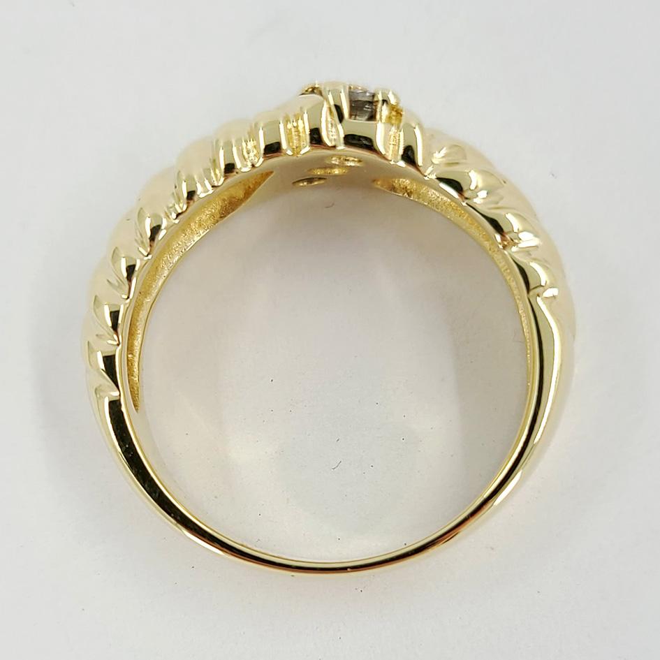 Round Cut 14 Karat Yellow Gold Diamond Three Stone Fashion Ring