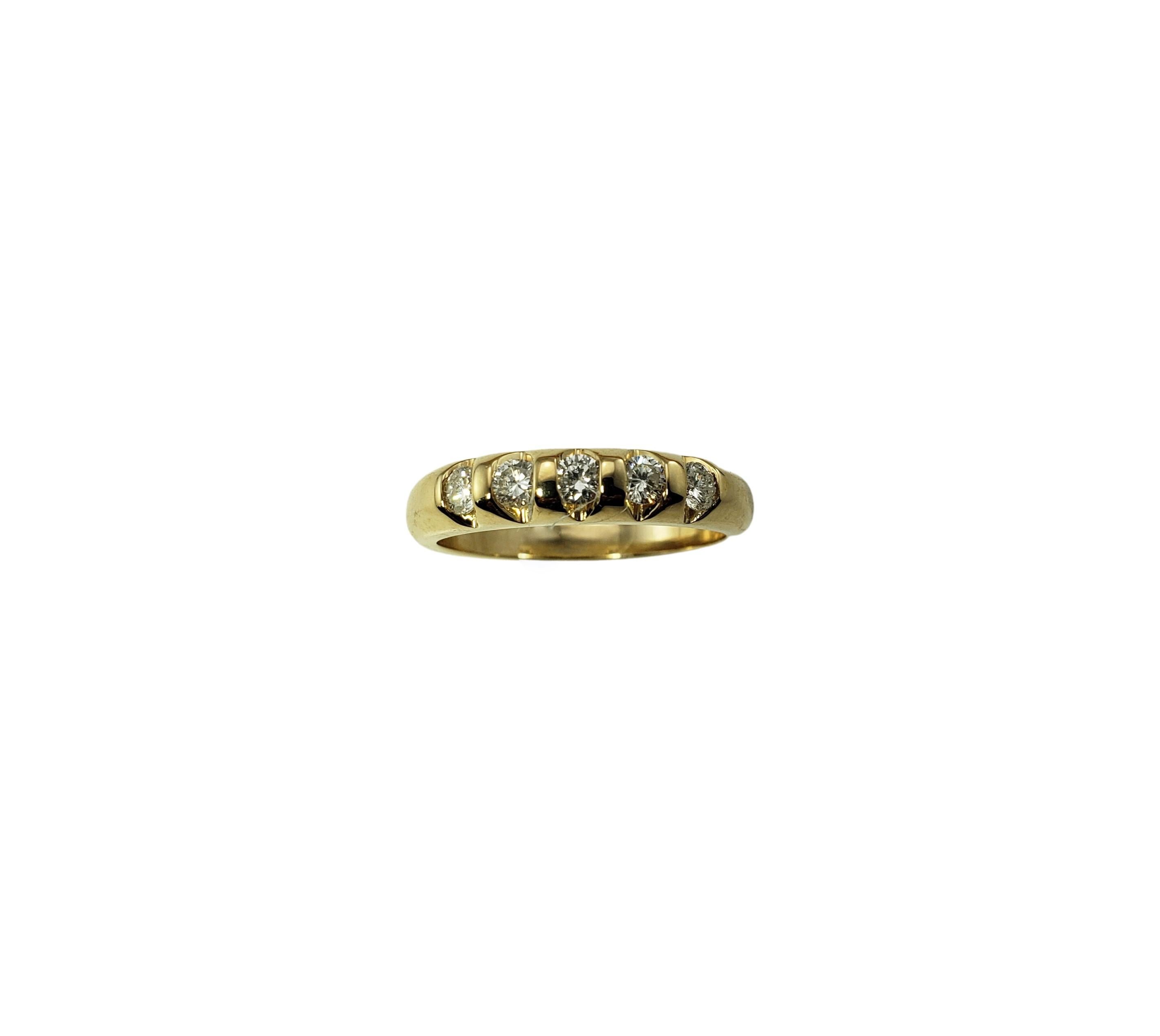 14 Karat Yellow Gold Diamond Wedding Band Ring 7.5 For Sale 2