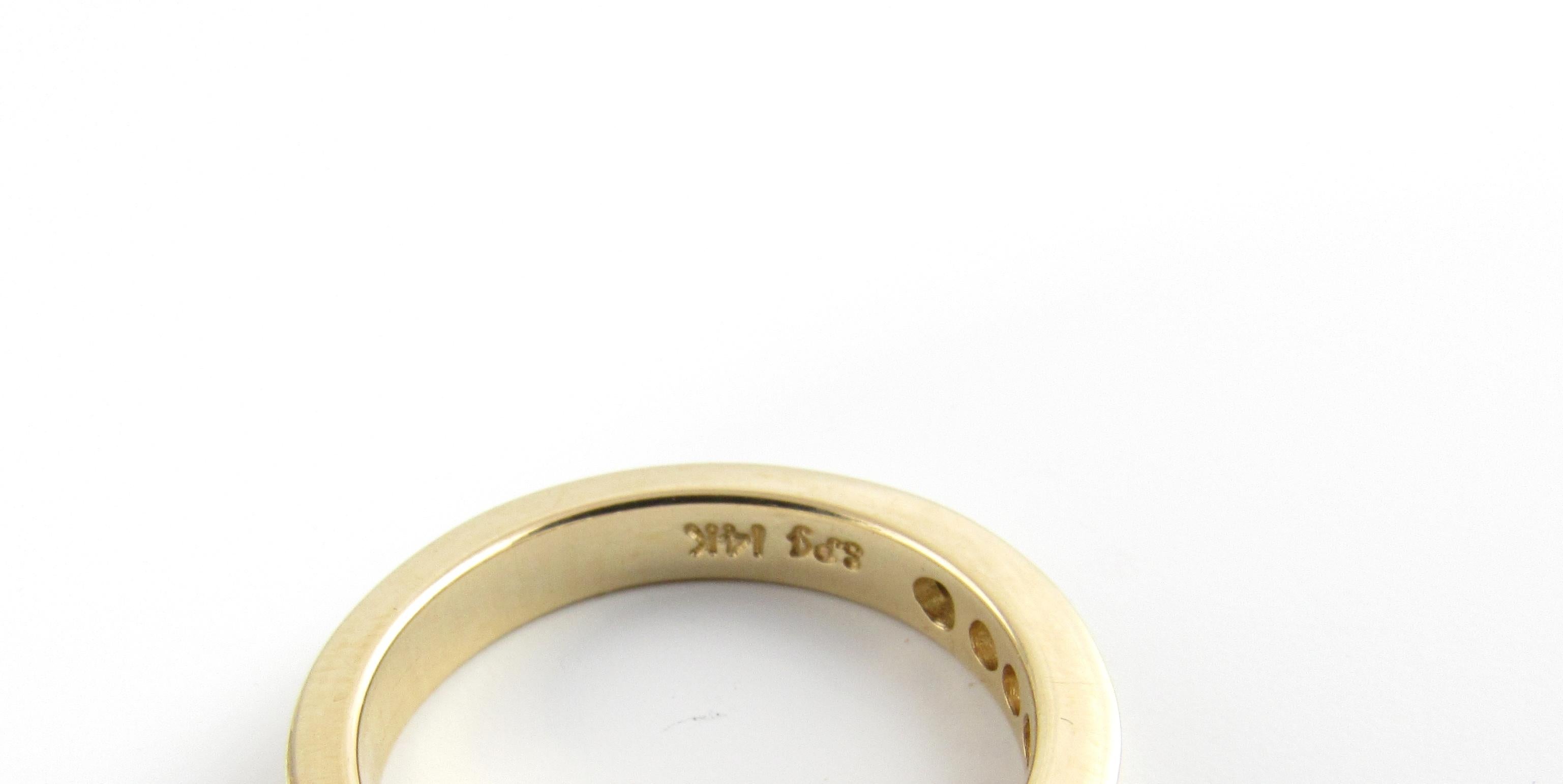 Round Cut 14 Karat Yellow Gold Diamond Wedding Band For Sale