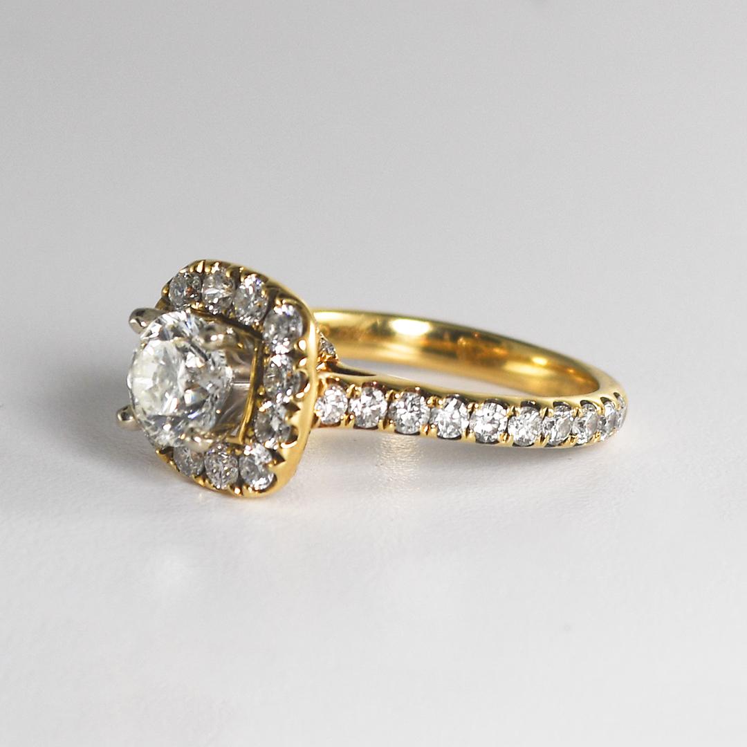 Ensemble de diamants en or jaune 14 carats d'un poids total de 1,50 carat en vente 2