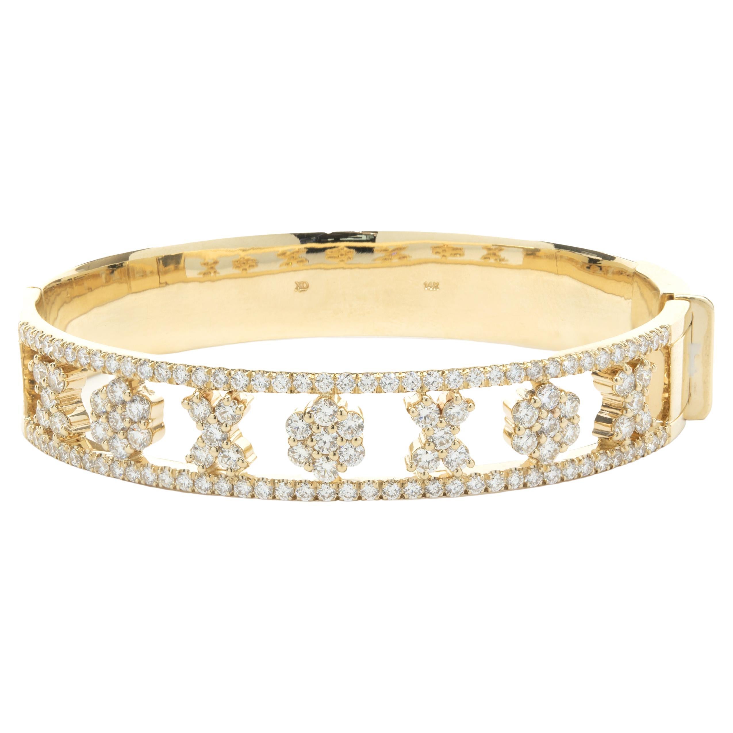 14 Karat Yellow Gold Diamond Bangle Bracelet For Sale at 1stDibs