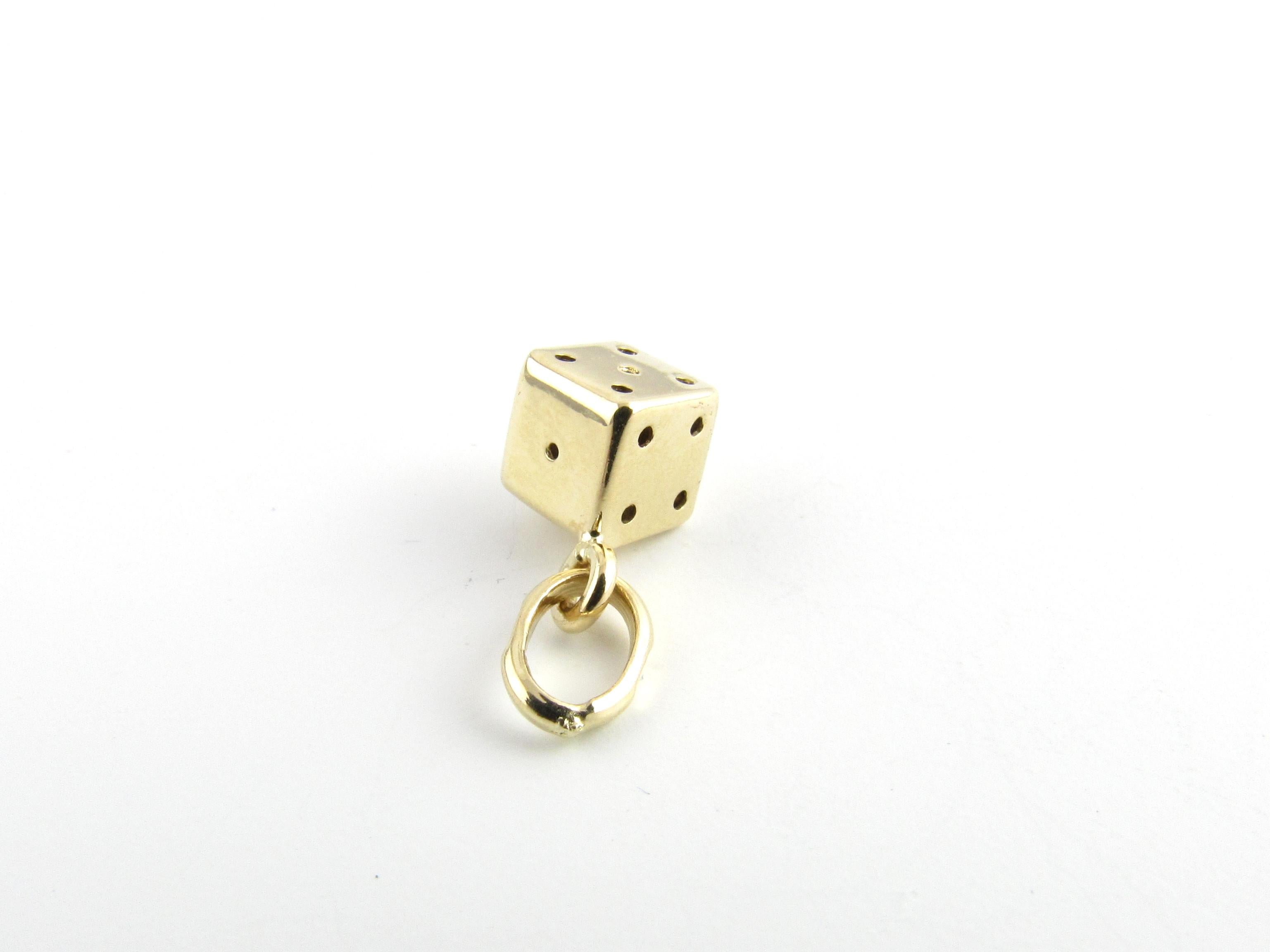 Vintage 14 Karat Yellow Gold Dice Charm

Try your luck!

This lovely 3D charm features a single die meticulously detailed in 14K yellow gold.

Size: 6 mm x 6 mm (actual charm)

Weight: 0.3 dwt. / 0.6 gr.

Stamped: 14K Italy

Very good condition,