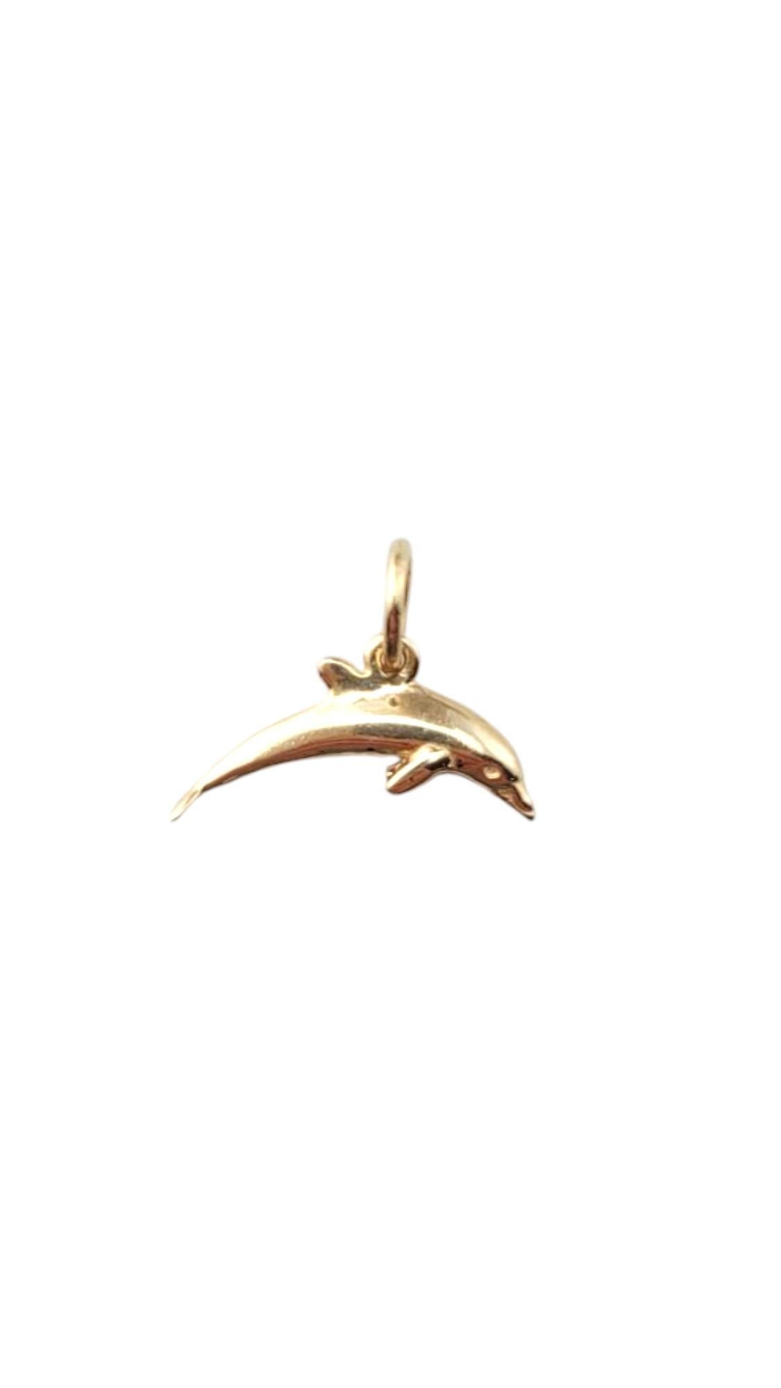 Pendentif en or jaune 14 carats avec breloque dauphin #20890 Pour femmes en vente