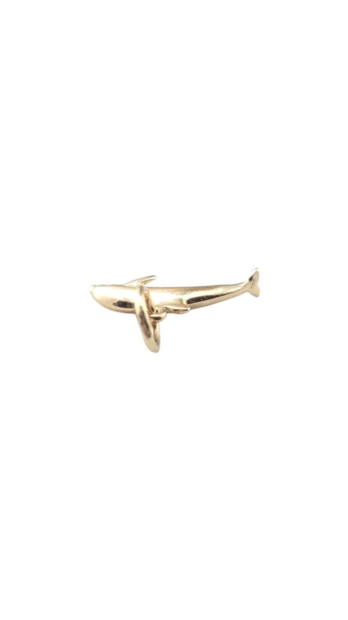 Pendentif en or jaune 14 carats avec breloque dauphin #20890 en vente 1