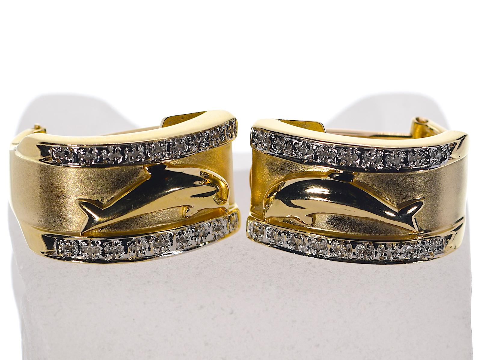 14 Karat Yellow Gold Dolphin Half Cuff with Diamonds Earrings 11.70 Grams (Moderne) im Angebot