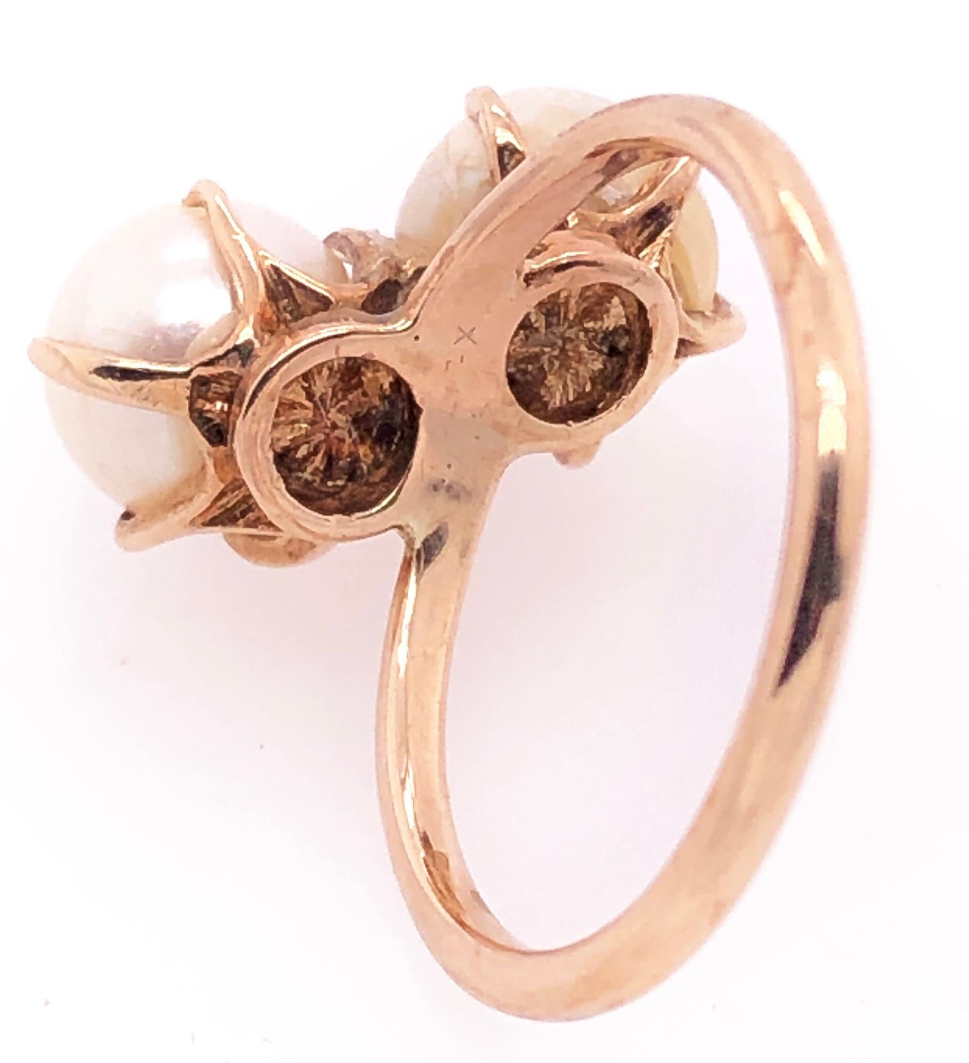 14 Karat Yellow Gold Double Pearl Ring In Good Condition For Sale In Manhasset, NY