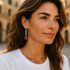 Orecchini a goccia in oro giallo 14 carati a due livelli alternati di rubini e zaffiri