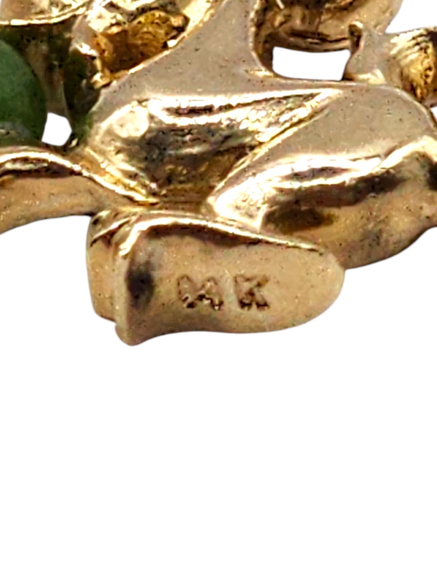 Donna Charm a forma di drago in oro giallo 14 carati con pietra cabochon verde #20010 in vendita
