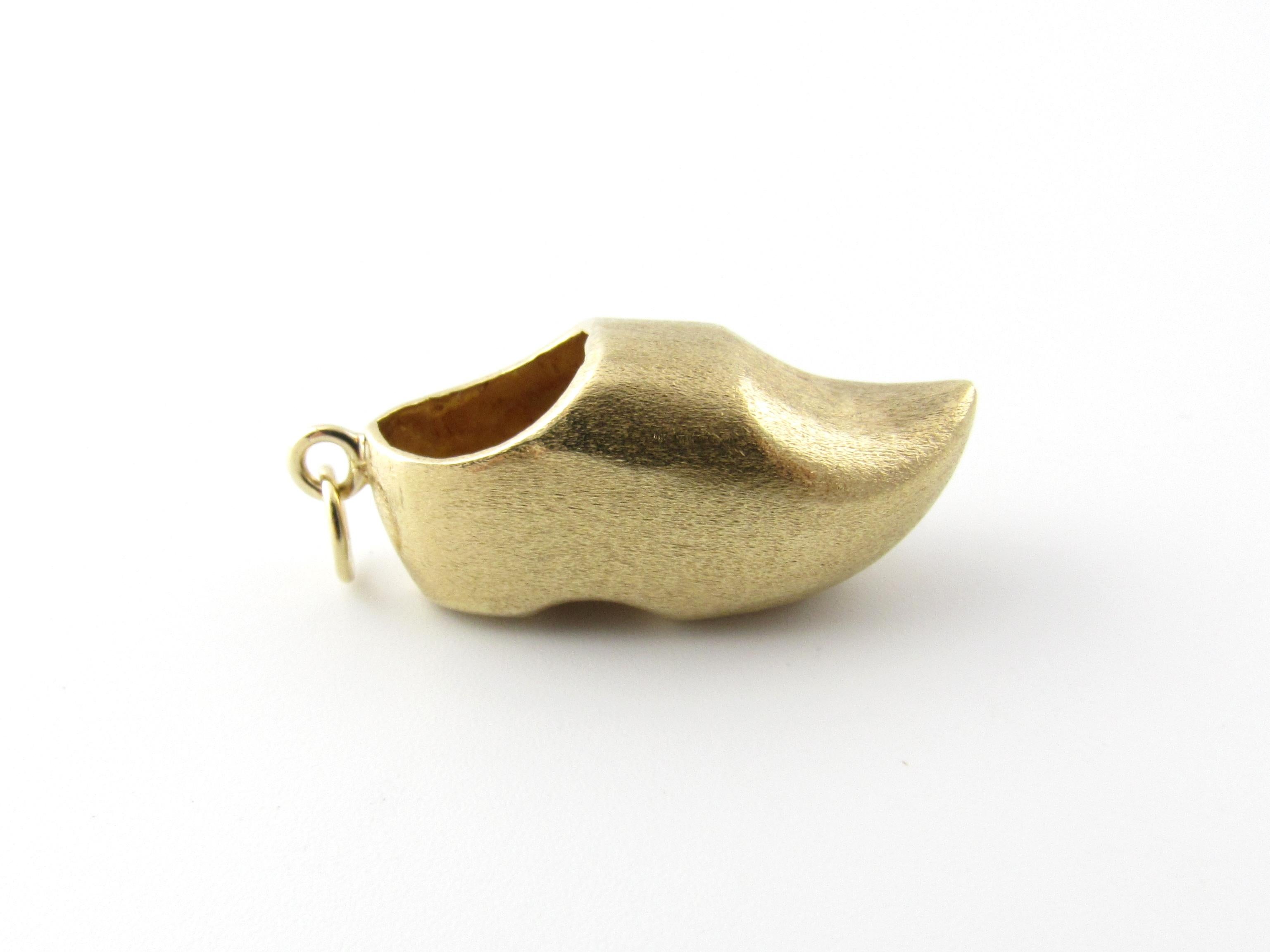 Vintage 14 Karat Yellow Gold Dutch Wooden Clog Charm

Wooden shoes are a Dutch tradition that date back to medieval times.

This lovely 3D charm features a beautifully detailed Dutch clog crafted in 14K yellow gold.

Size: 32 mm x 13 mm (actual