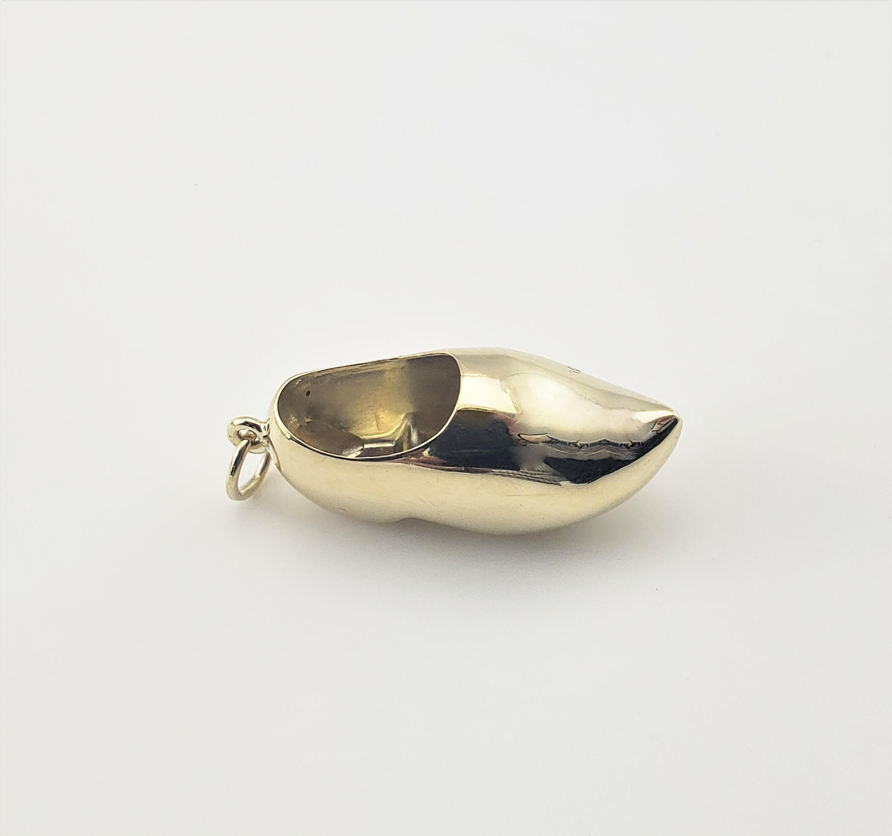 14 Karat Yellow Gold Dutch Wooden Shoe Charm-

Perfect addition to your travel charm collection!

This lovely 3D charm features a traditional Dutch wooden clog meticulously detailed in 14K yellow gold.

Size:   27 mm x  11 mm (actual charm)

Weight: