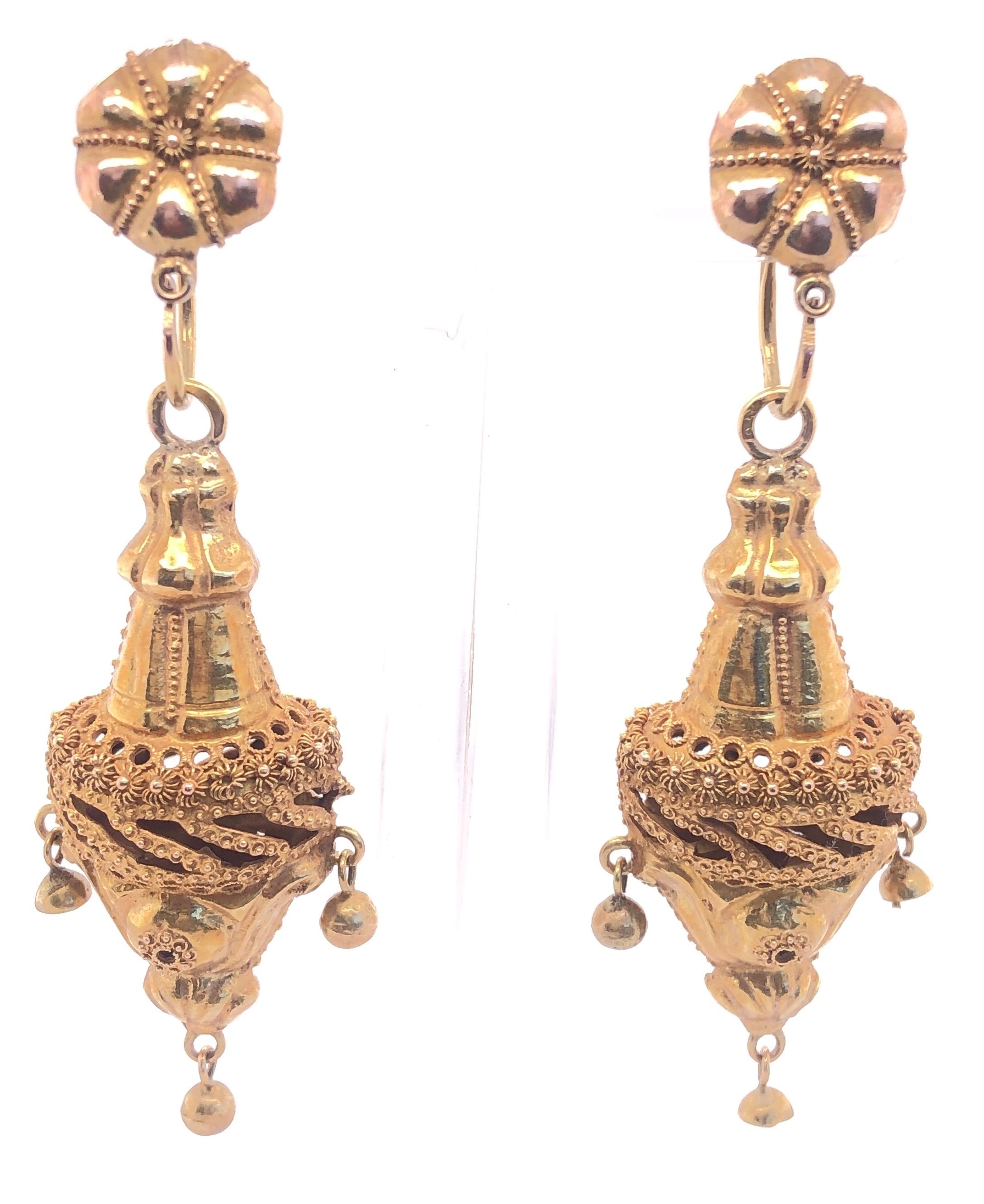  14 Karat Gelbgold frühe 20. Jahrhundert viktorianische Ohrringe.
11 Gramm Gesamtgewicht.
Länge:  3 Zoll
Breite: 1 Zoll