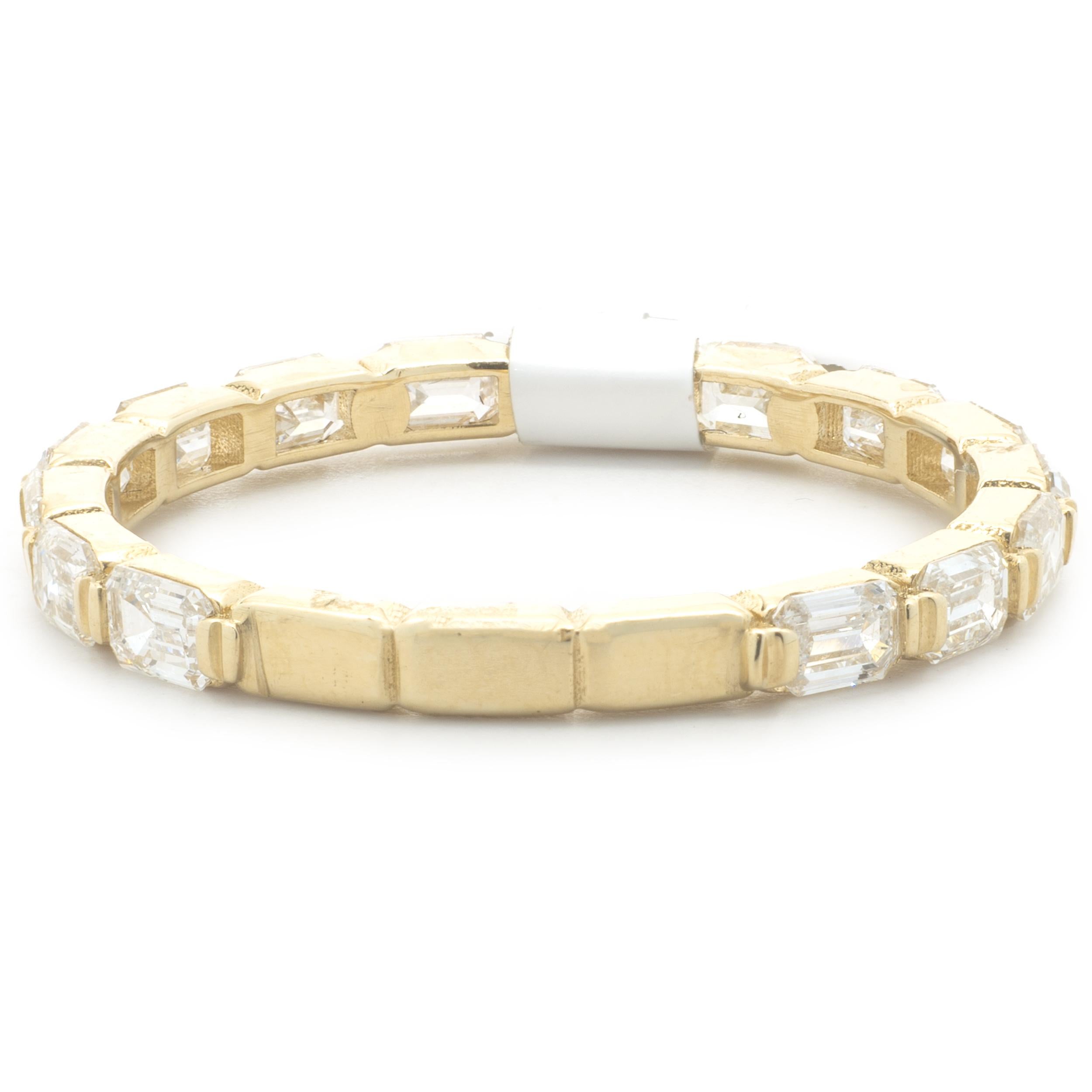 Taille émeraude Bracelet en or jaune 14 carats avec diamants taille émeraude Est-Ouest en vente