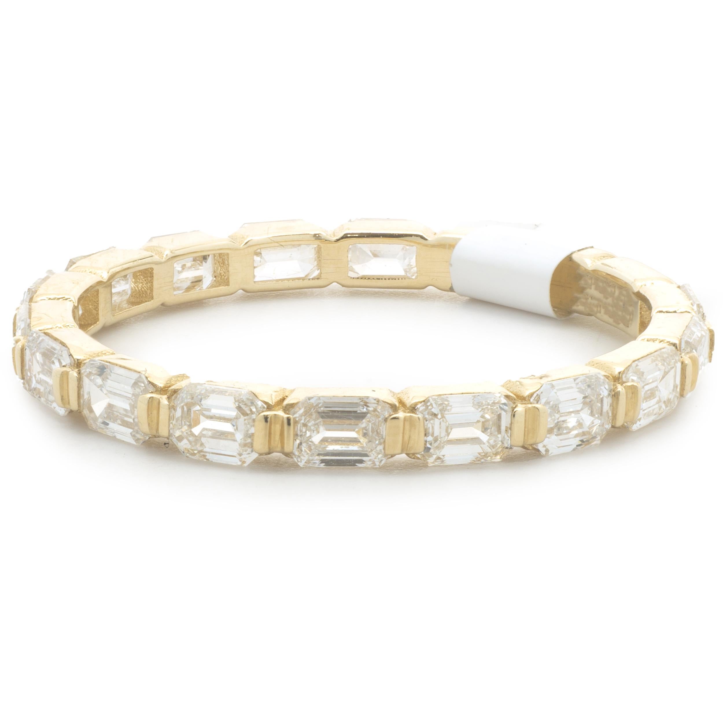 Bracelet en or jaune 14 carats avec diamants taille émeraude Est-Ouest Excellent état - En vente à Scottsdale, AZ