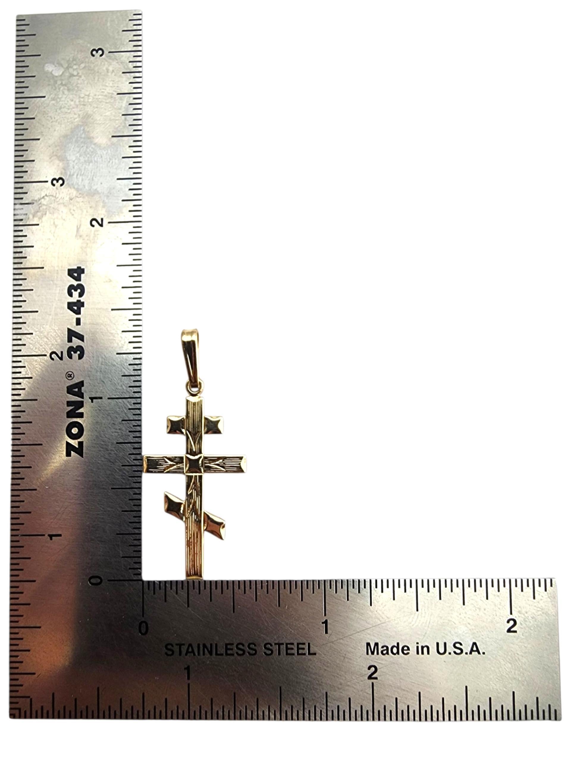 Pendentif croix orthodoxe en or jaune 14 carats #23910 en vente 3