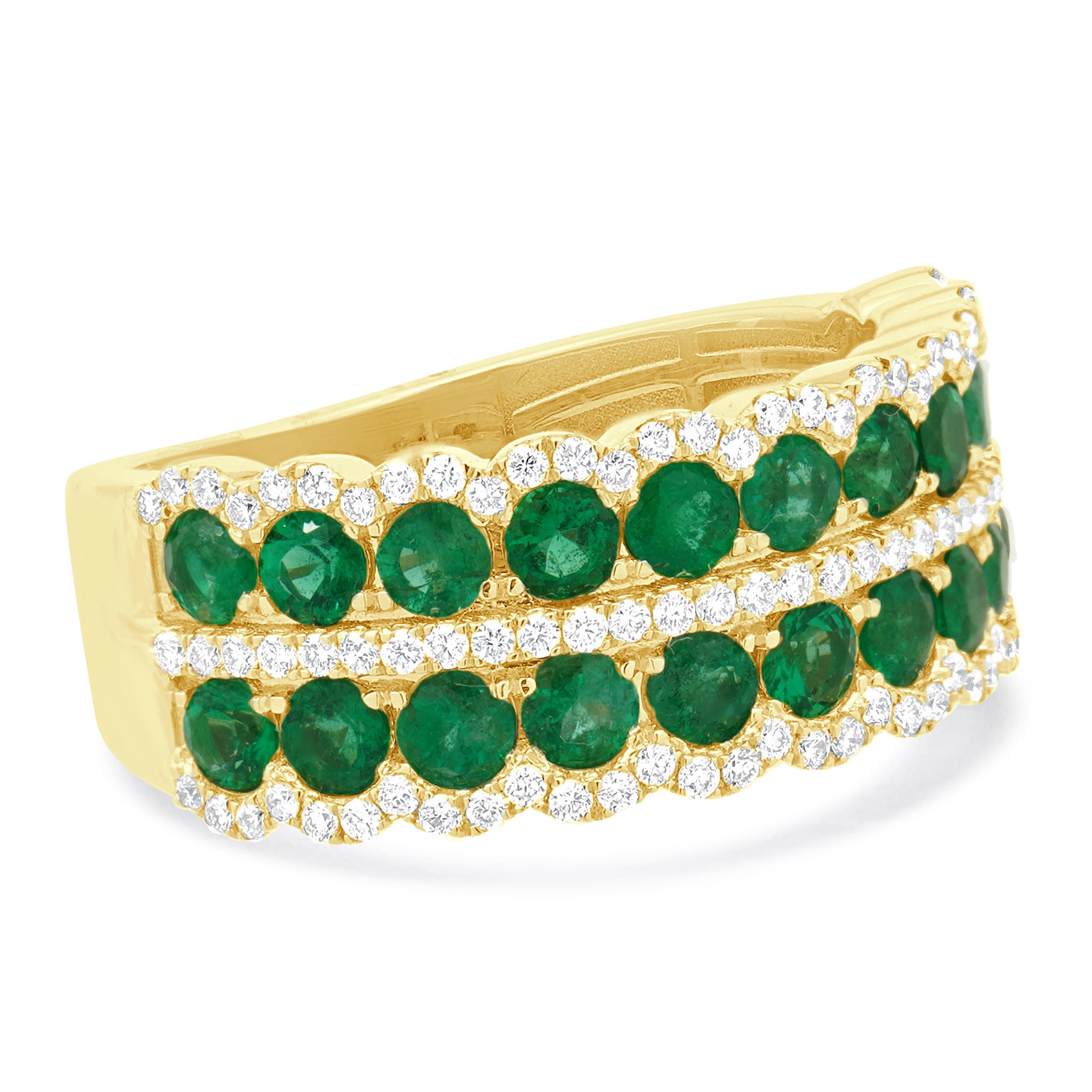 14 Karat Yellow Gold Emerald and Diamond Band In condizioni ottime in vendita a Scottsdale, AZ