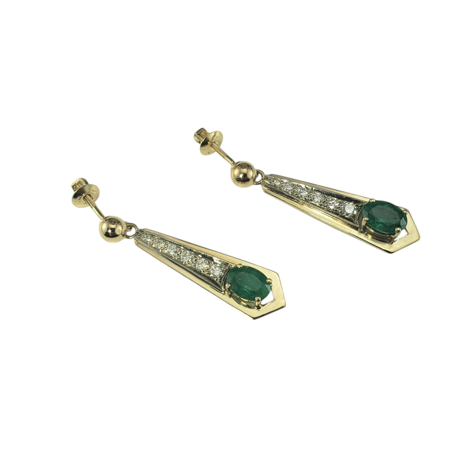 Contemporain Boucles d'oreilles pendantes en or jaune 14 carats, émeraude et diamant n° 19728 en vente
