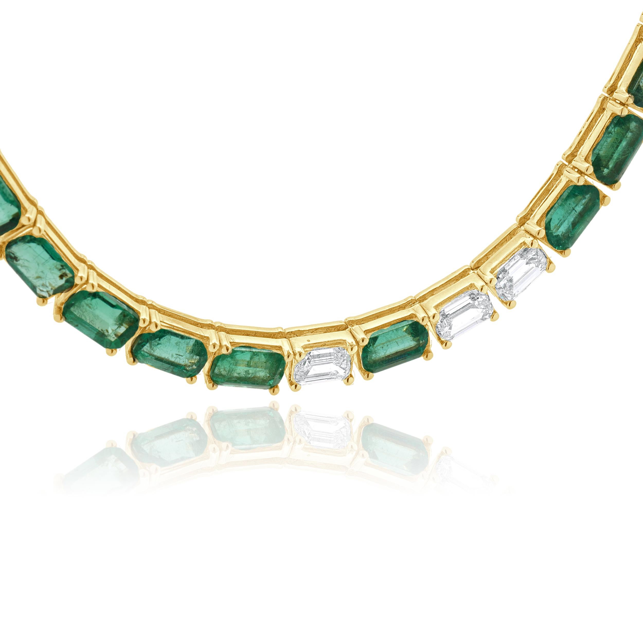 Concepteur : personnalisé
Matériau : Or jaune 14K
Diamant : 3 émeraudes et 20 tailles rondes = 1,58cttw
Couleur : G
Clarté : VS2
Émeraude : 99 taille émeraude = 30,53cttw
Longueur : le collier mesure 18 pouces de long.
Poids : 25,80 grammes
