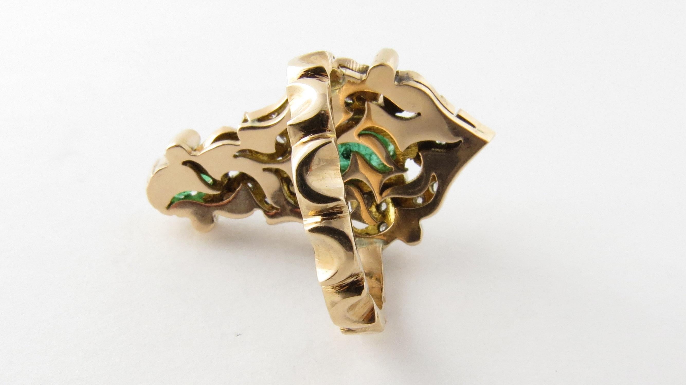 14 Karat Yellow Gold Natural Emerald and Diamond Ring In Excellent Condition For Sale In Washington Depot, CT