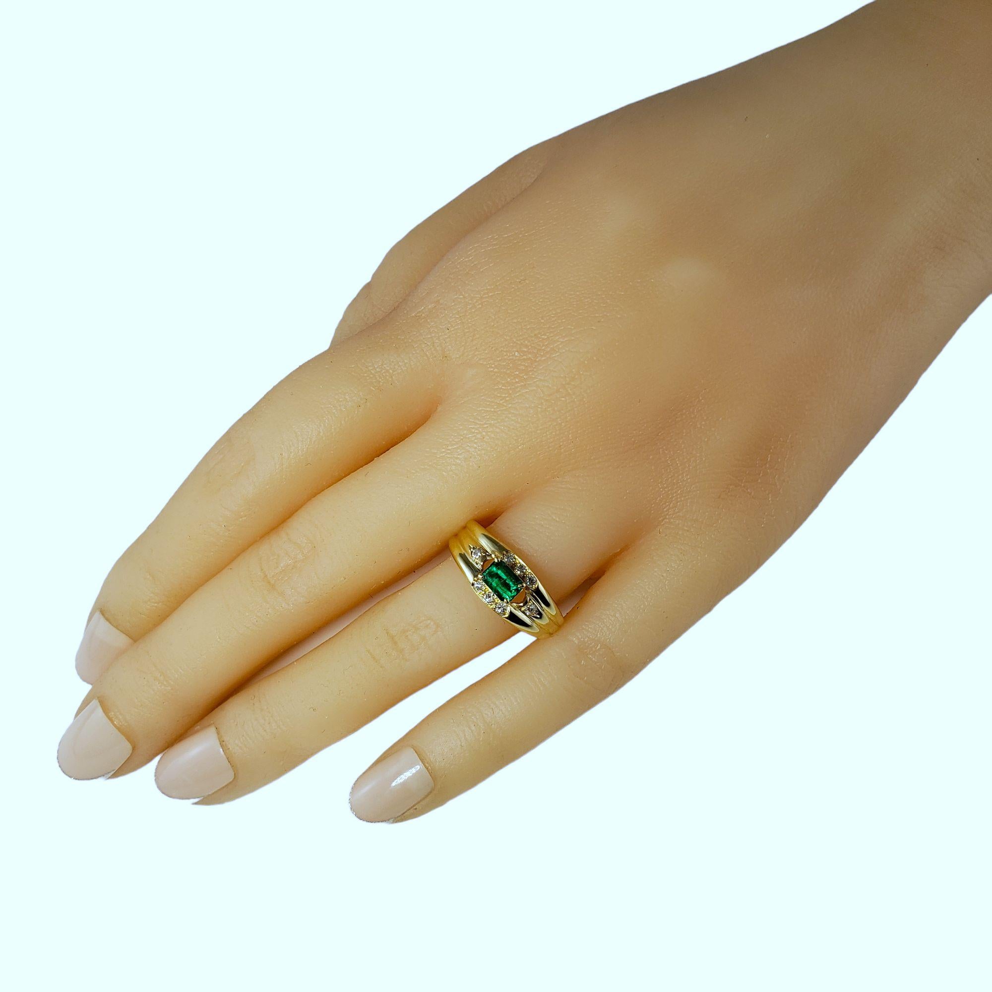 14 Karat Yellow Gold Emerald and Diamond Ring In Good Condition For Sale In Washington Depot, CT
