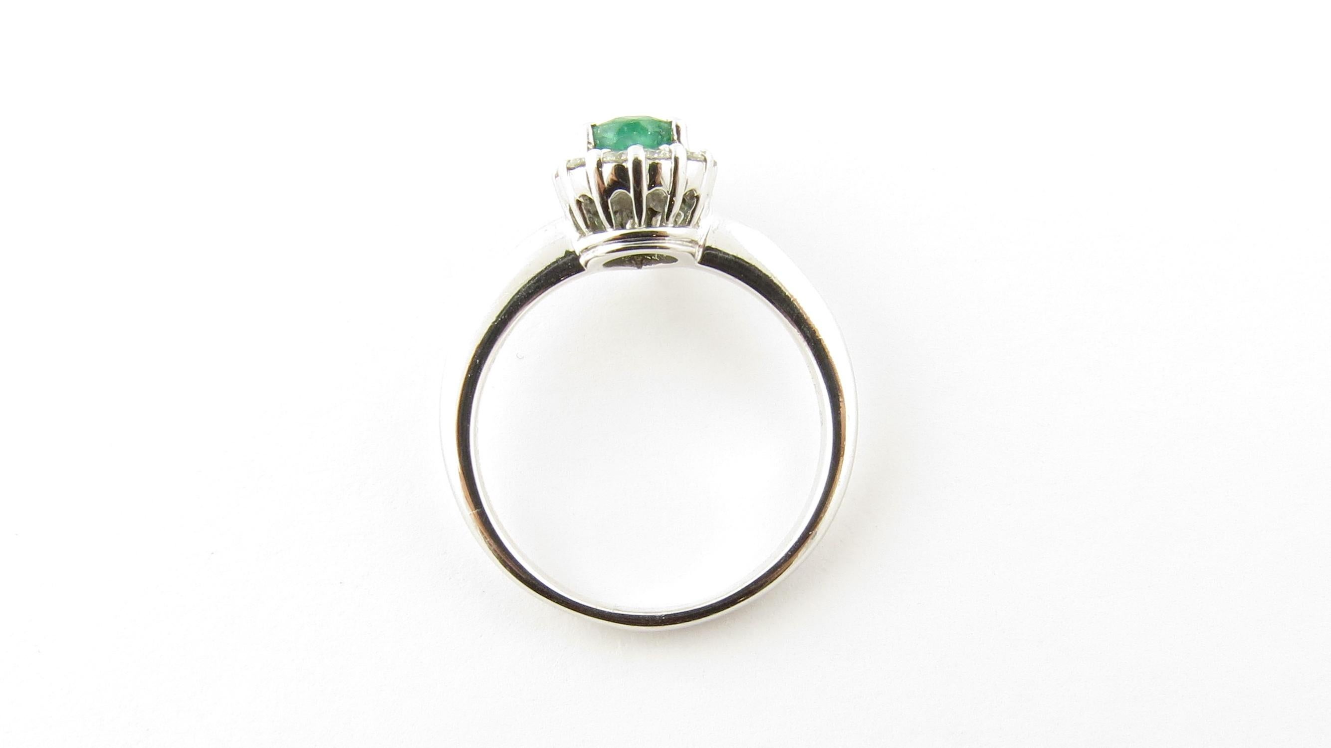 14 Karat White Gold Emerald and Diamond Ring In Good Condition For Sale In Washington Depot, CT