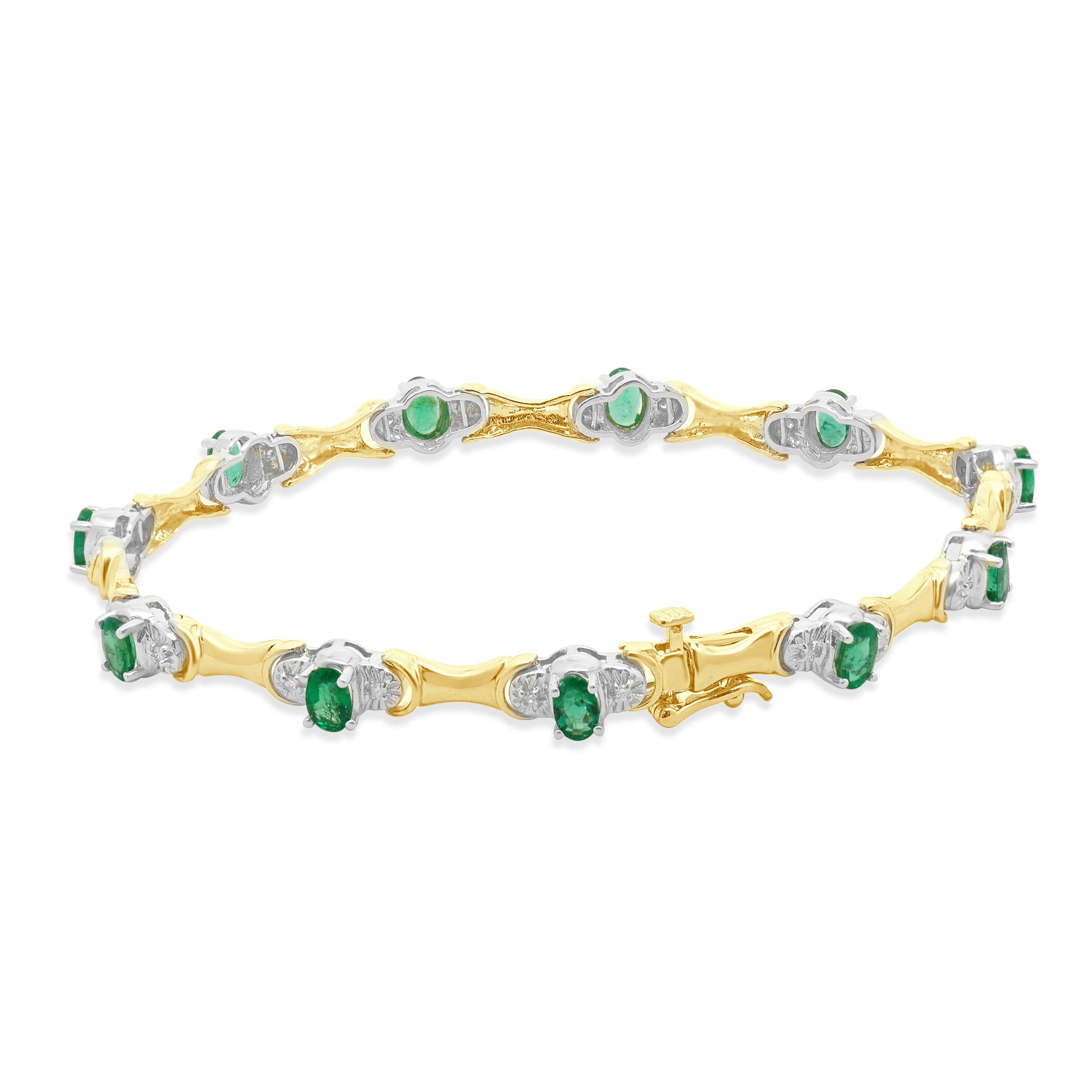 14 Karat Yellow Gold Emerald and Diamond Tennis Bracelet (Rundschliff) im Angebot