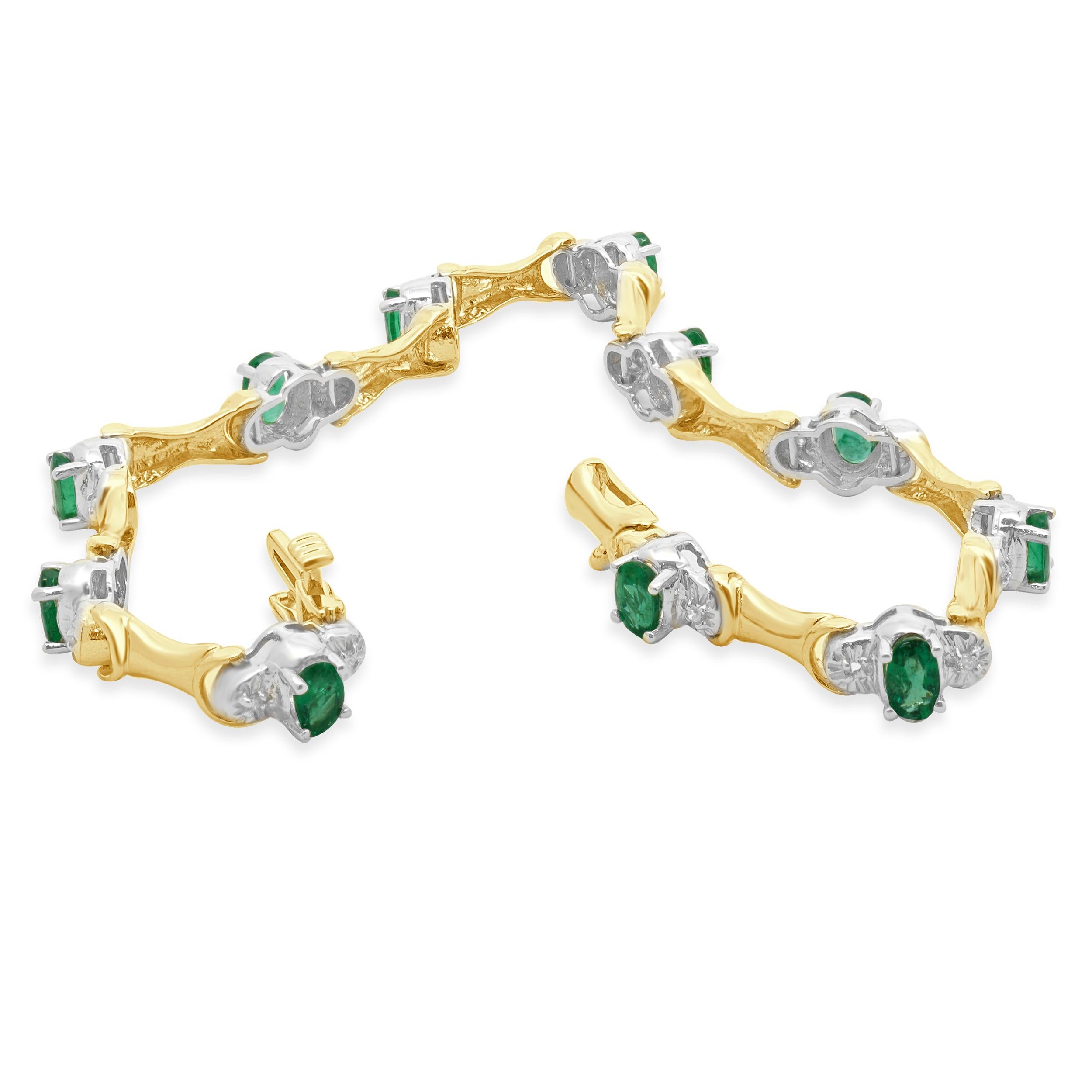 14 Karat Yellow Gold Emerald and Diamond Tennis Bracelet im Zustand „Hervorragend“ im Angebot in Scottsdale, AZ