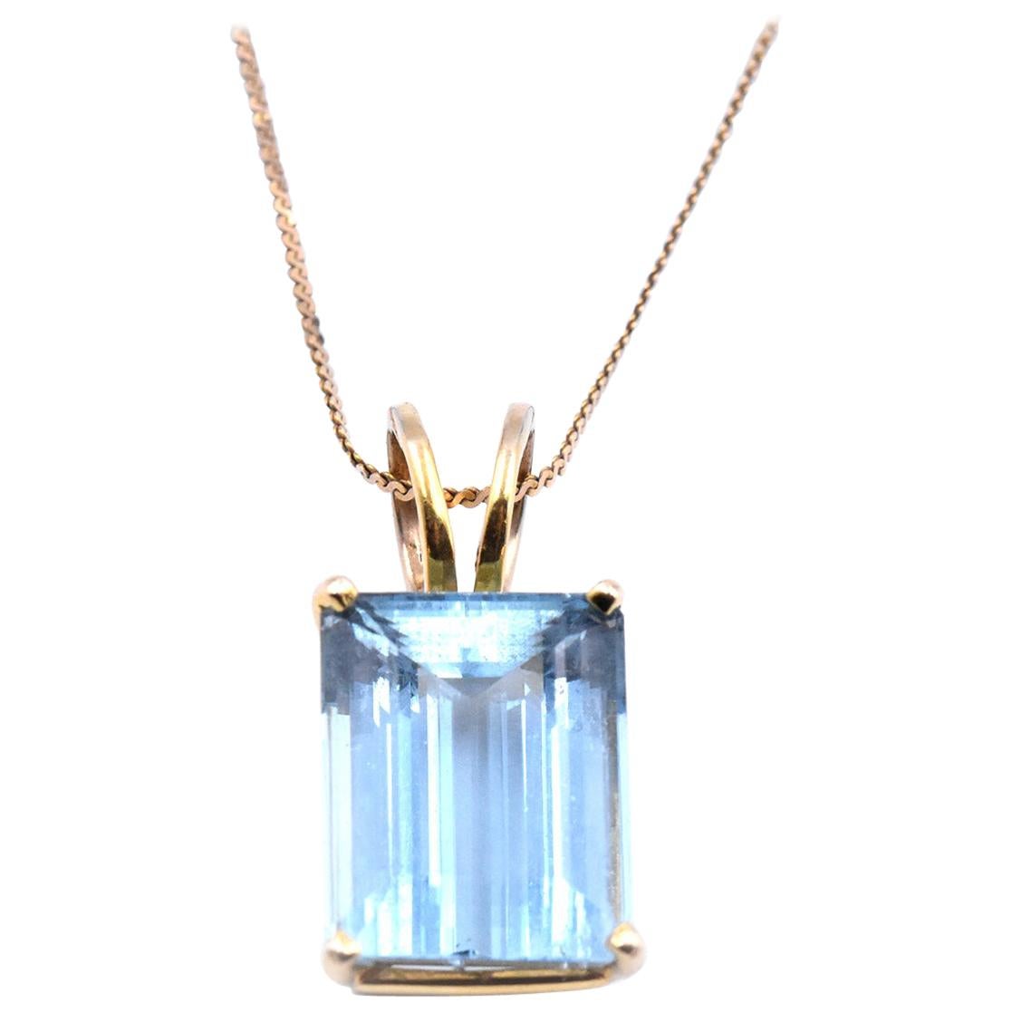 14 Karat Yellow Gold Emerald Cut 9.63 Carat Aquamarine Pendant Necklace