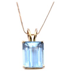 14 Karat Yellow Gold Emerald Cut 9.63 Carat Aquamarine Pendant Necklace