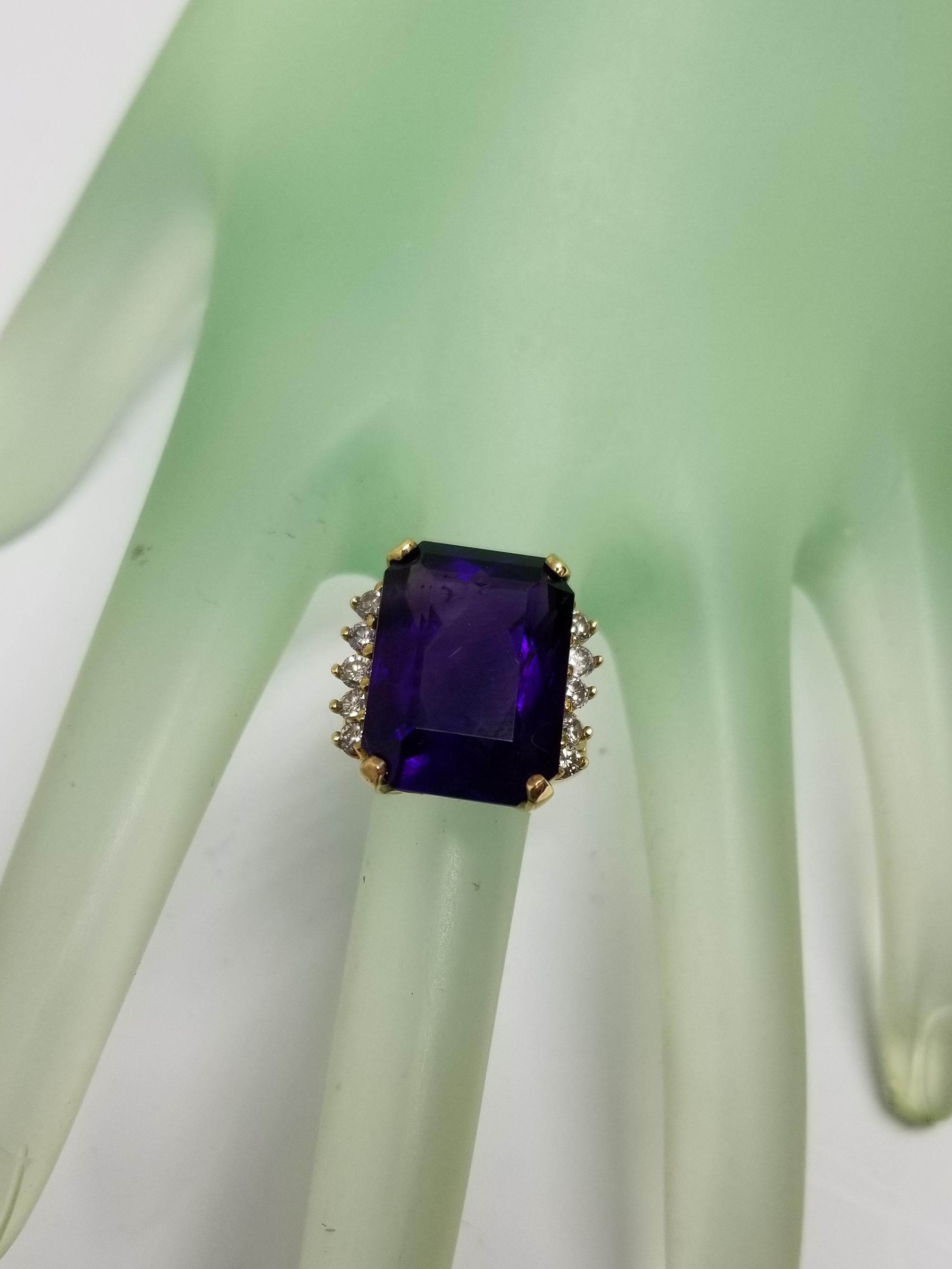 14 Karat Yellow Gold Emerald Cut Amethyst and Diamond Ring In New Condition For Sale In Los Angeles, CA