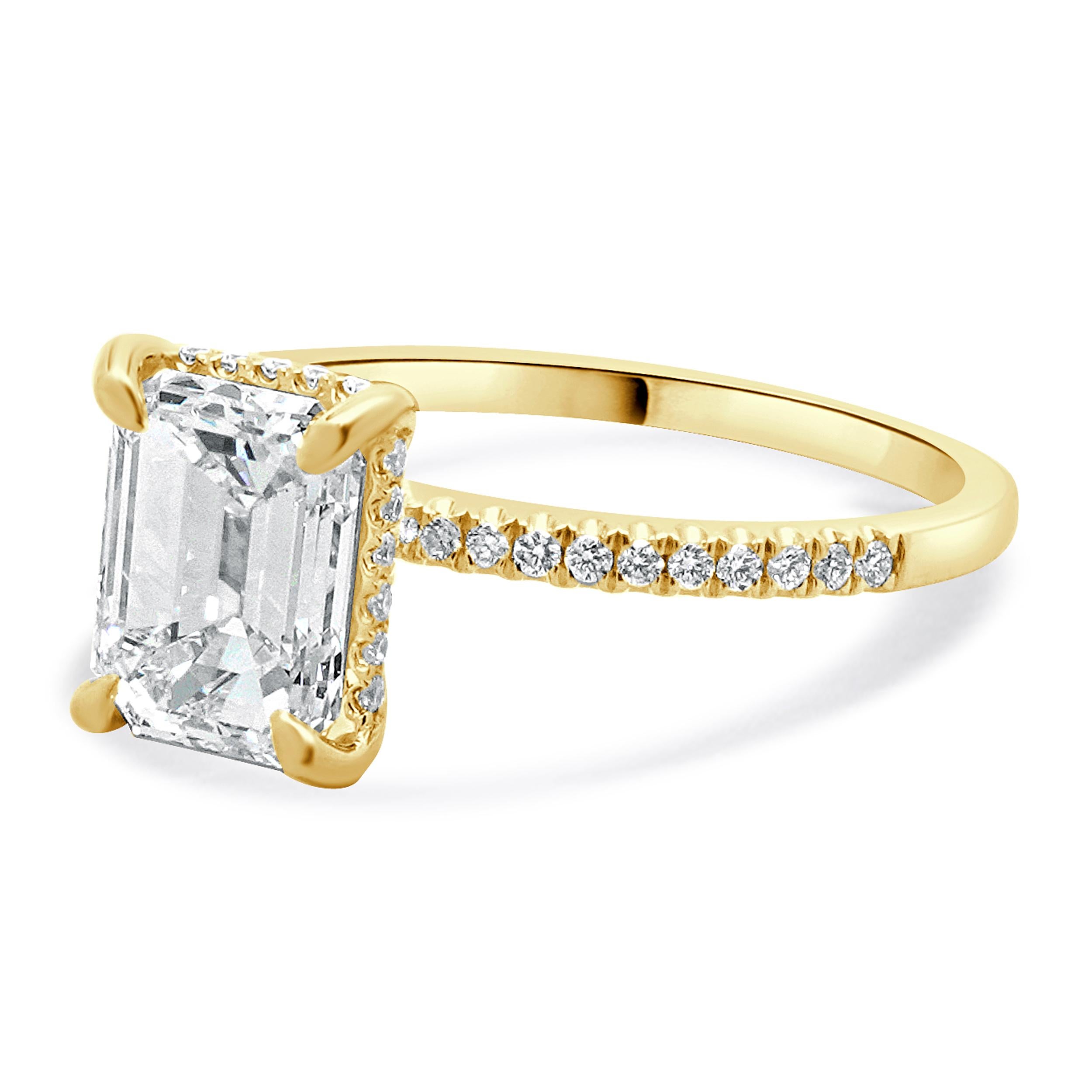 MATERIAL: 14K Gelbgold
Zentraler Diamant: 1 Smaragdschliff = 2,12ct
Farbe: D
Klarheit: VS1
GIA: 2225259671
Diamant: 44 runde Diamanten im Brillantschliff = 0,19cttw
Farbe: G 
Klarheit: SI1
Ringgröße: 6.5 (bitte erlauben Sie bis zu 2 zusätzliche