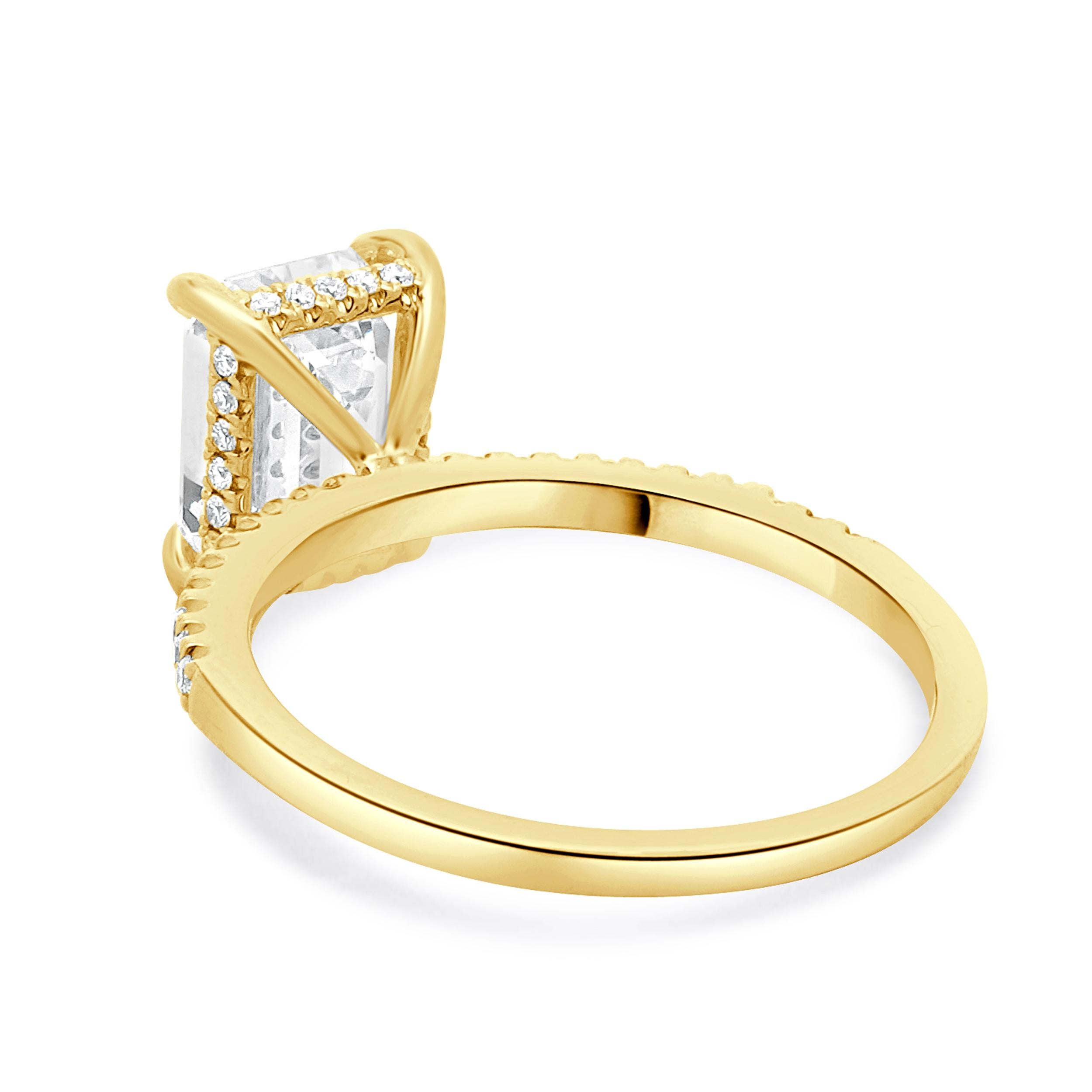 14 Karat Gelbgold Verlobungsring mit Diamanten im Smaragdschliff für Damen oder Herren im Angebot