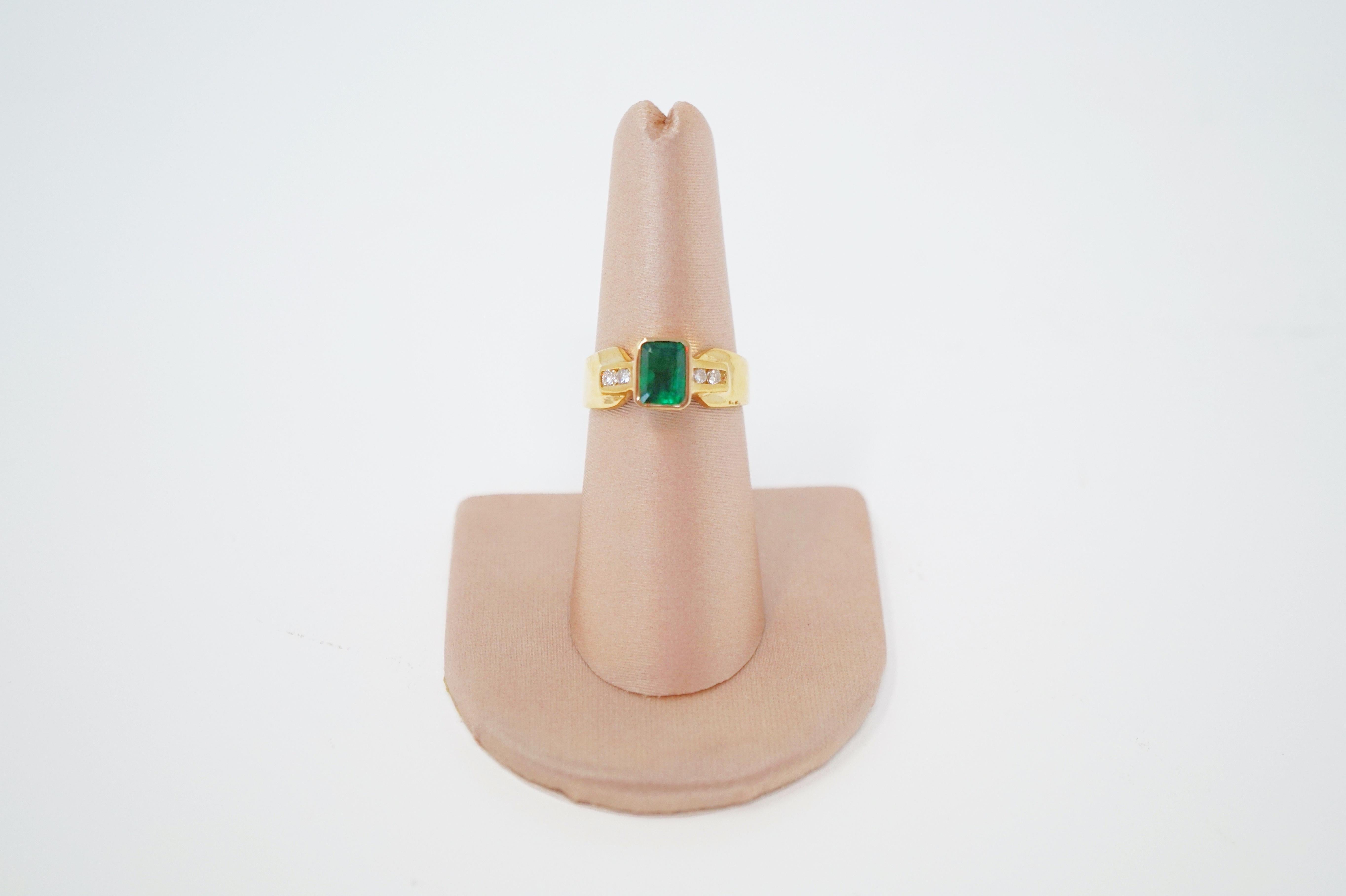 14 Karat Yellow Gold Emerald-Cut Emerald Ring with Diamonds 5