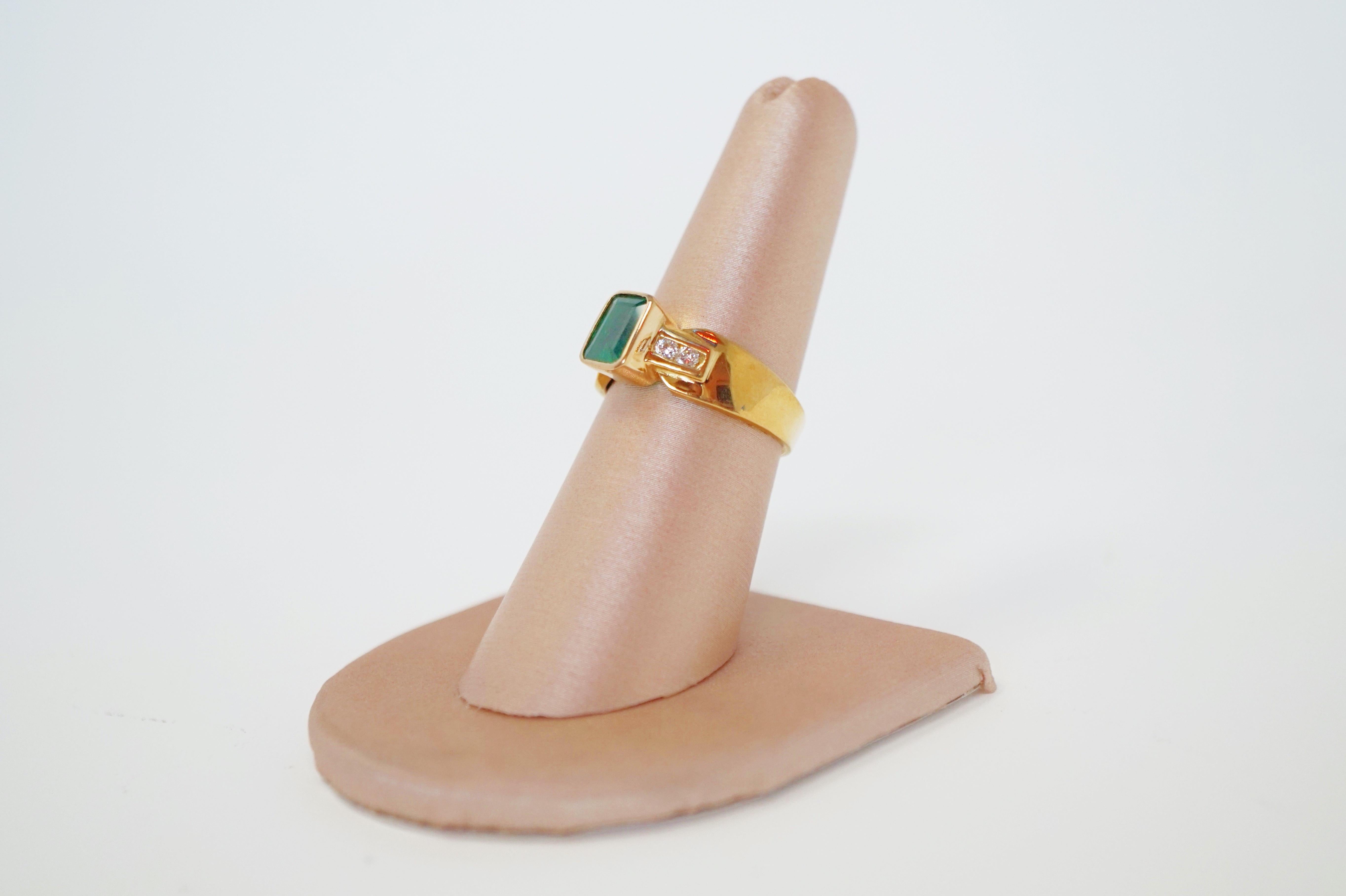14 Karat Yellow Gold Emerald-Cut Emerald Ring with Diamonds 6