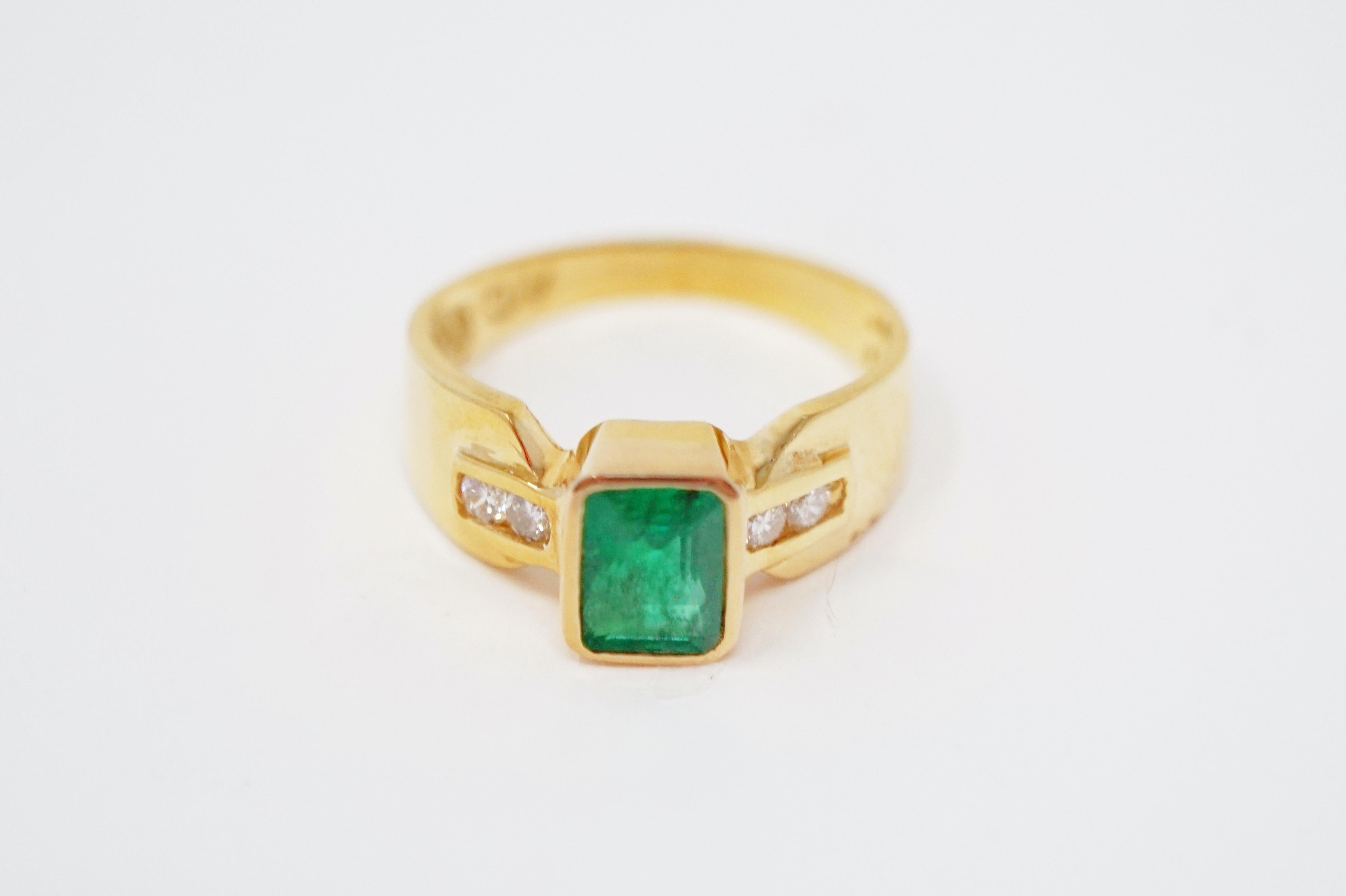 14 Karat Yellow Gold Emerald-Cut Emerald Ring with Diamonds 2